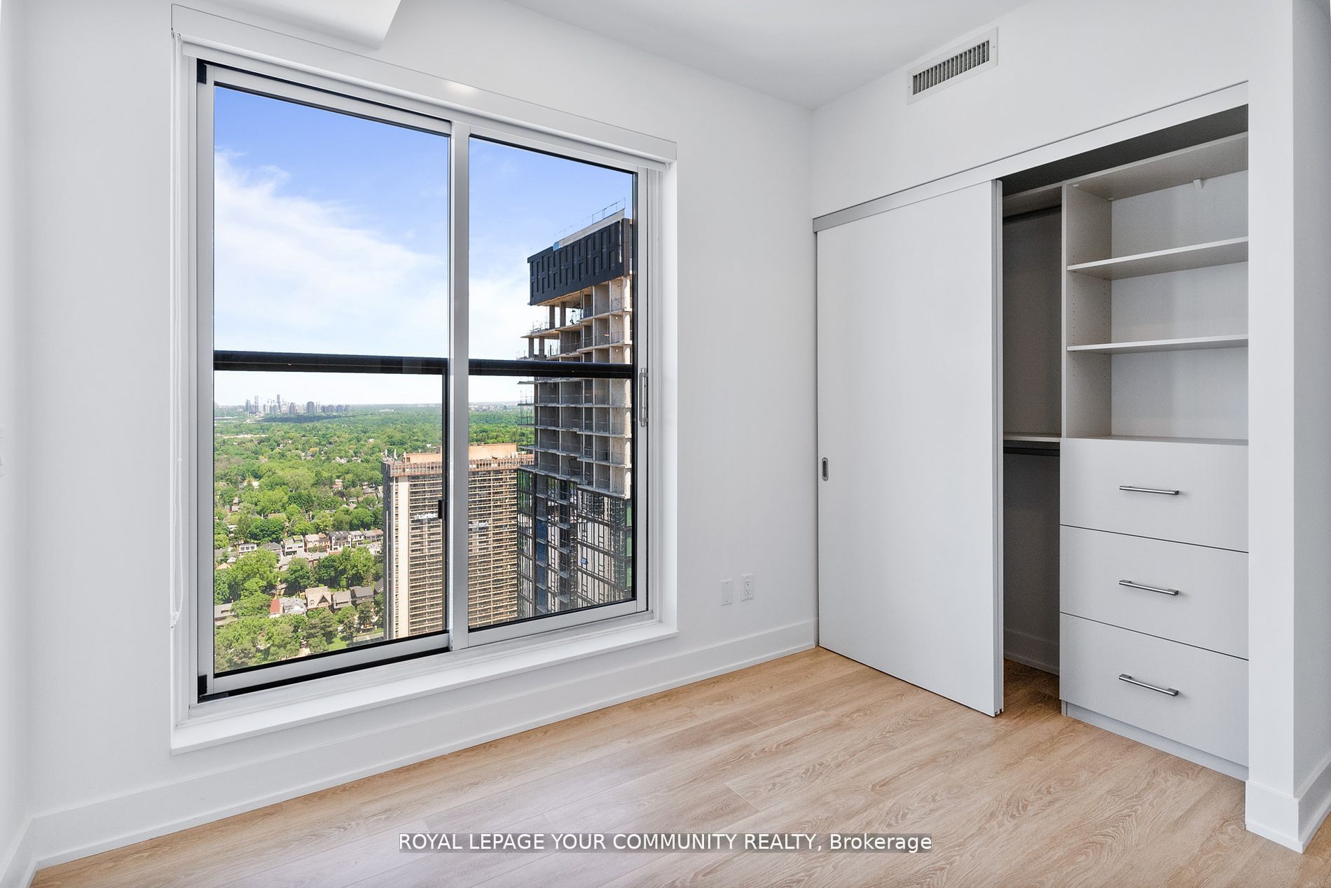 200 Redpath Avenue, #2809