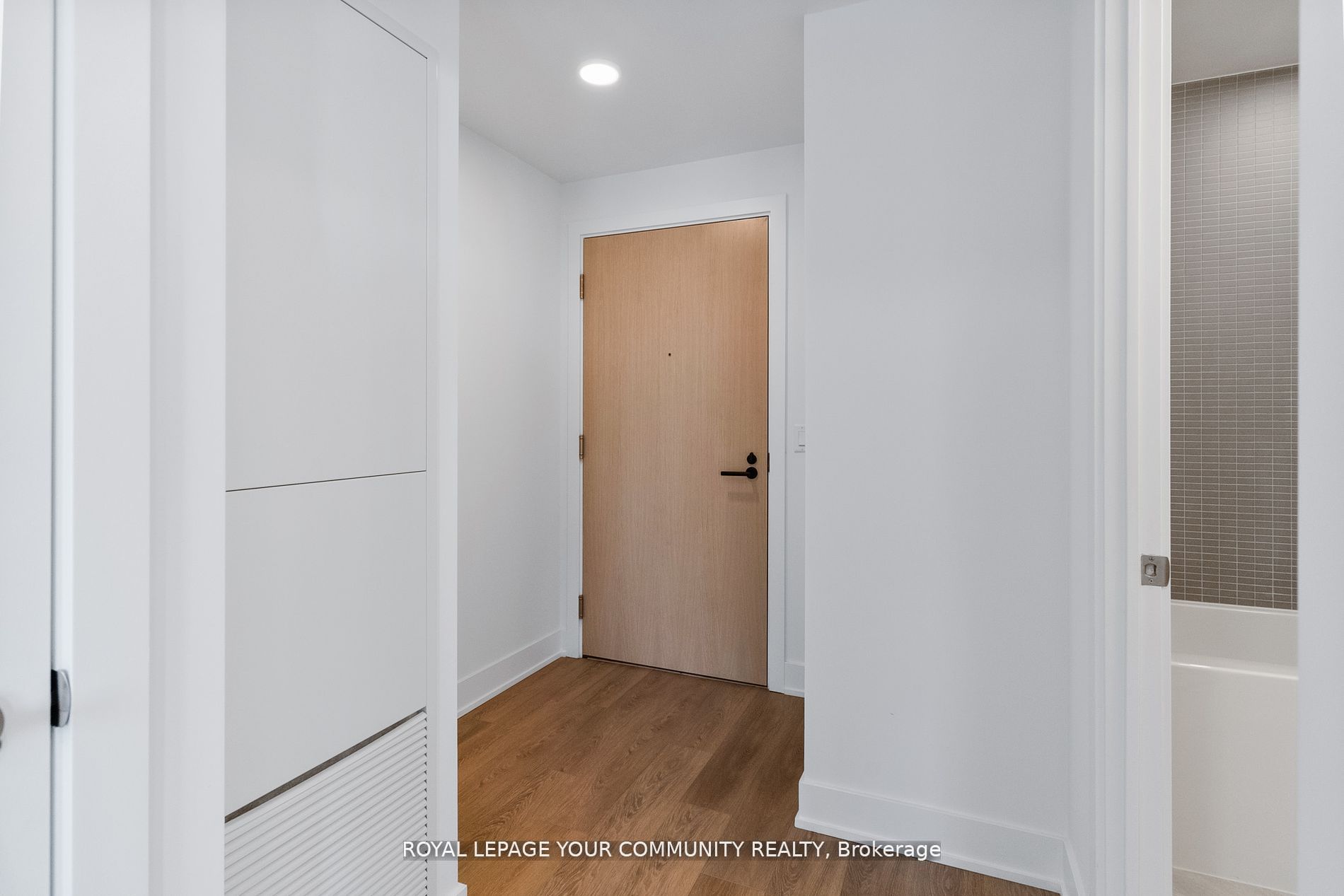 200 Redpath Avenue, #2809