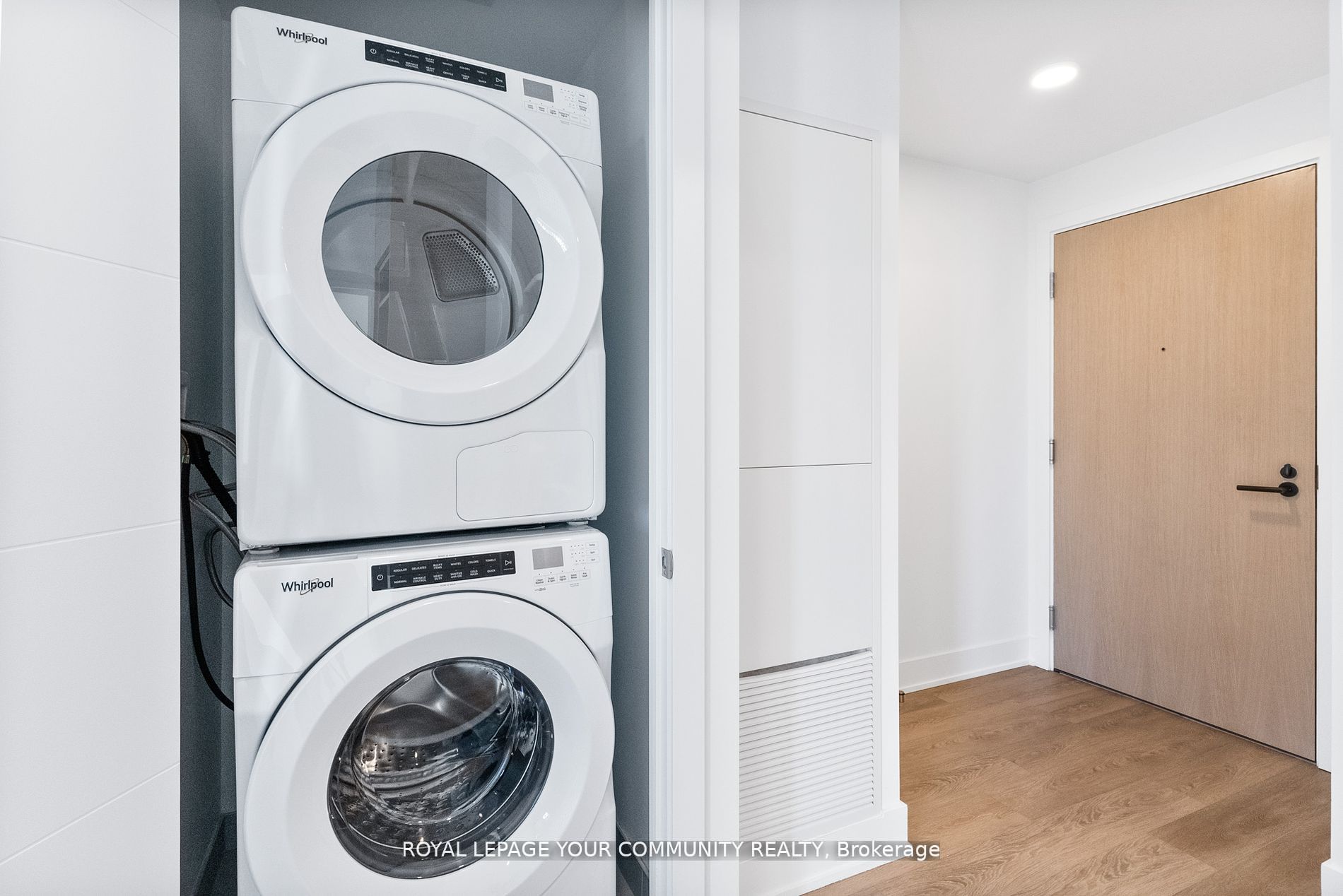 200 Redpath Avenue, #2809