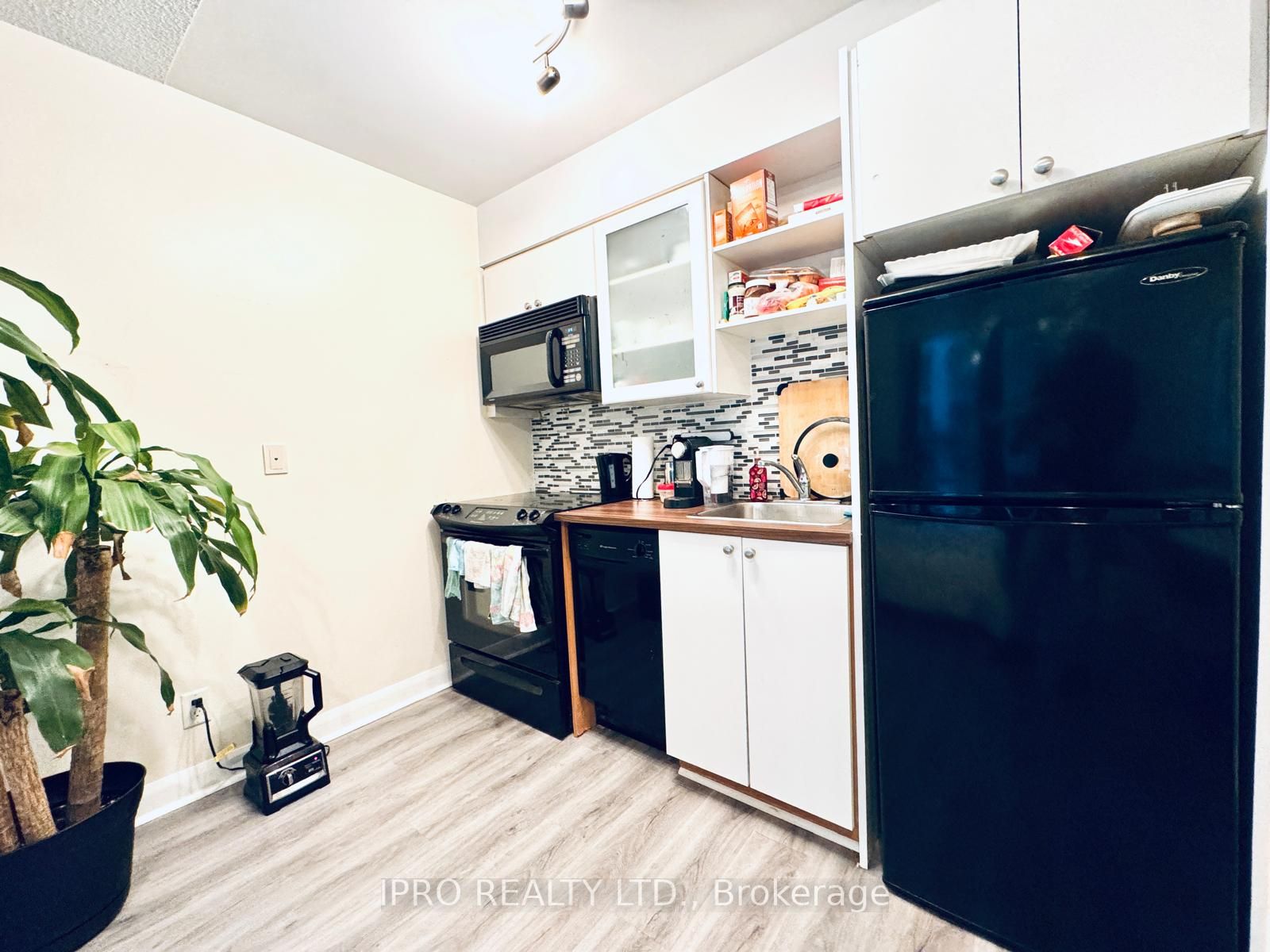 600 Fleet Street W, #413