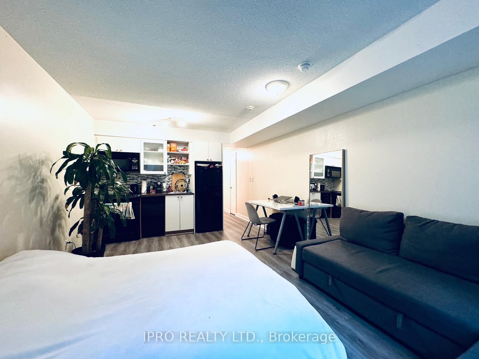600 Fleet Street W, #413