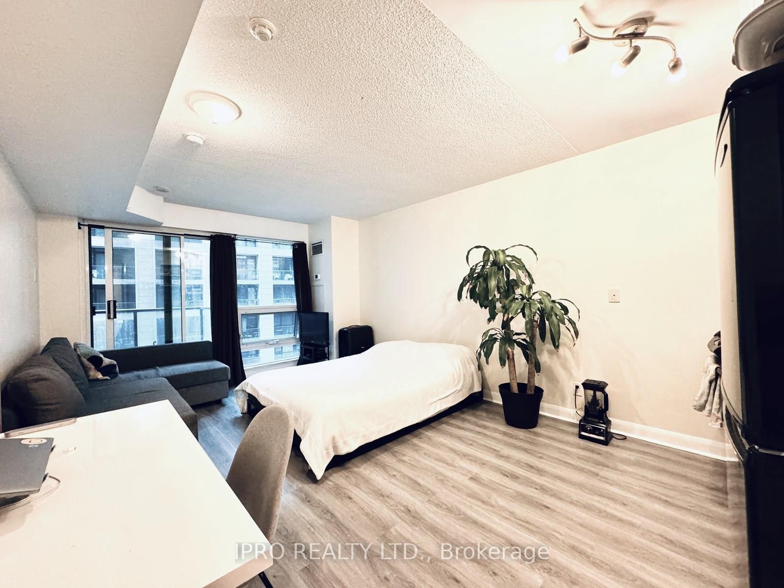 600 Fleet Street W, #413
