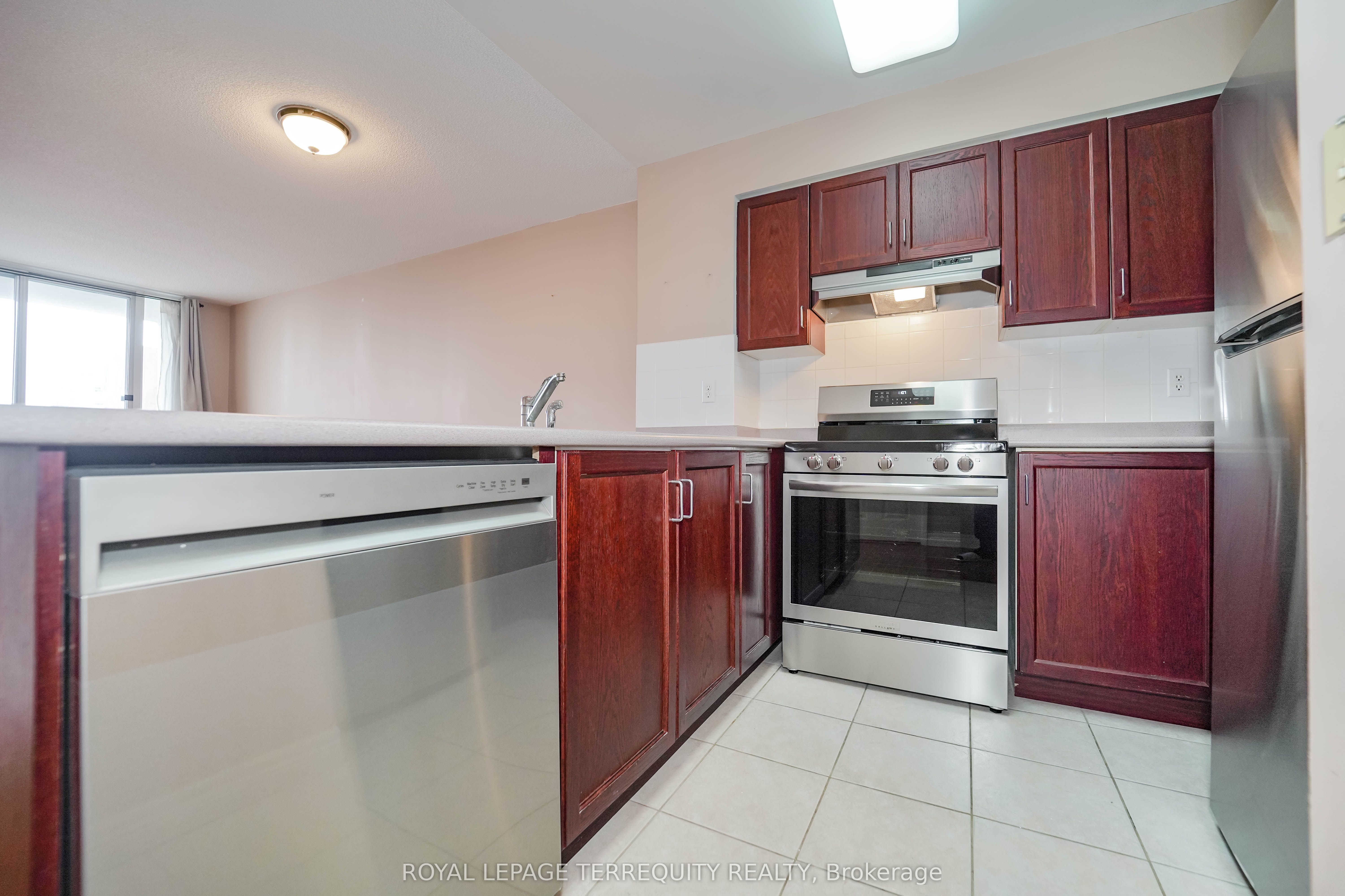 43 Eglinton Avenue E, #1708