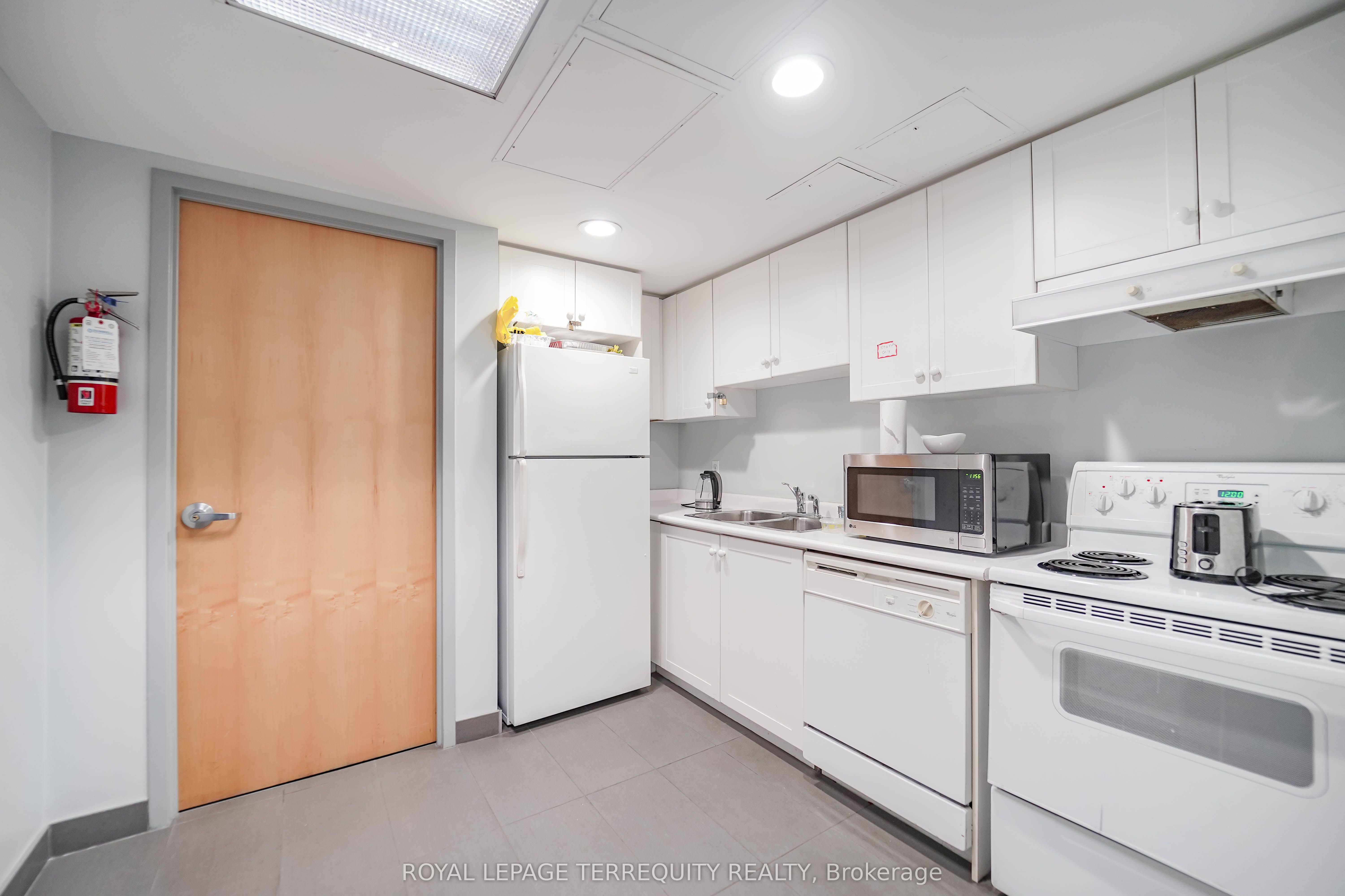 43 Eglinton Avenue E, #1708