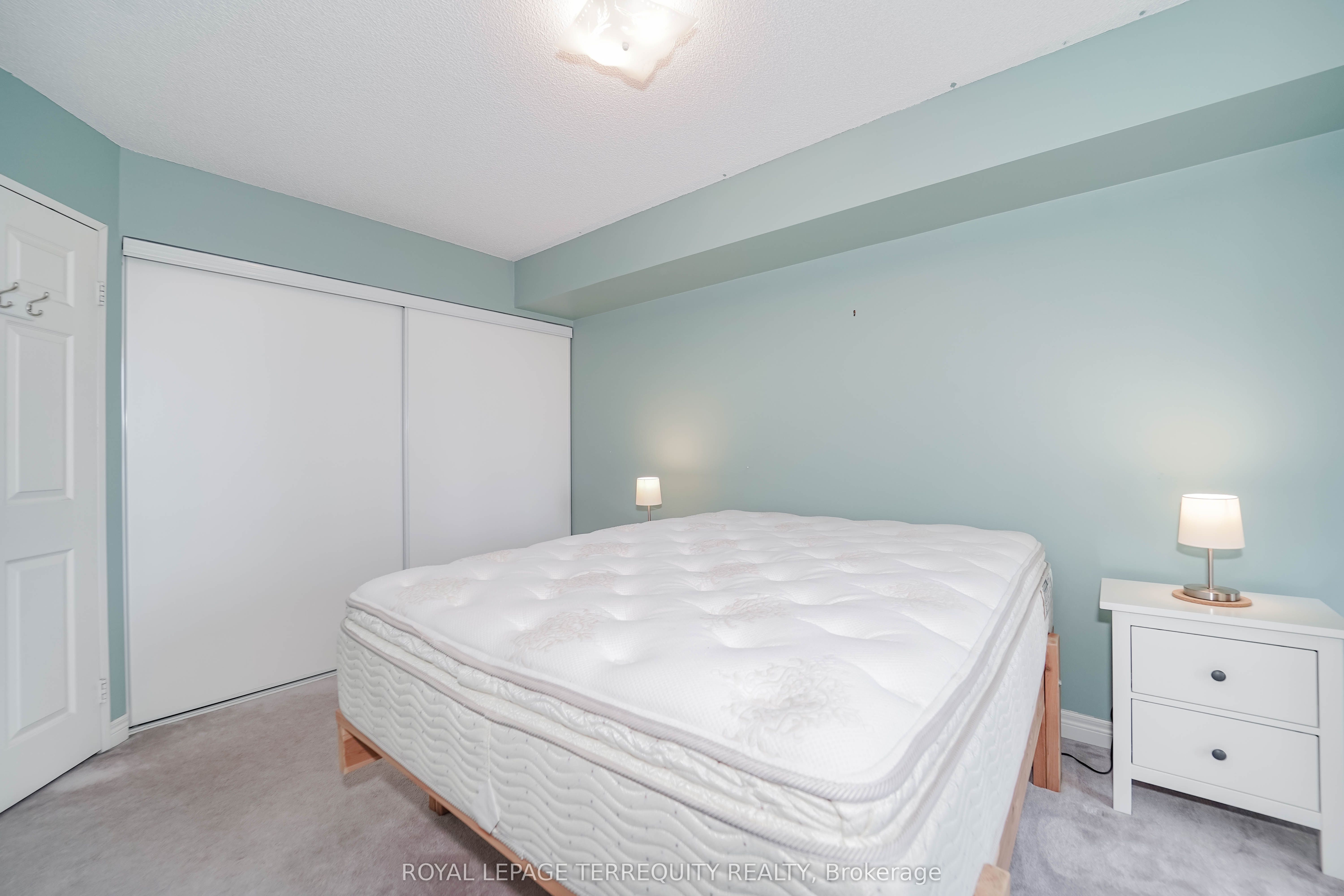 43 Eglinton Avenue E, #1708