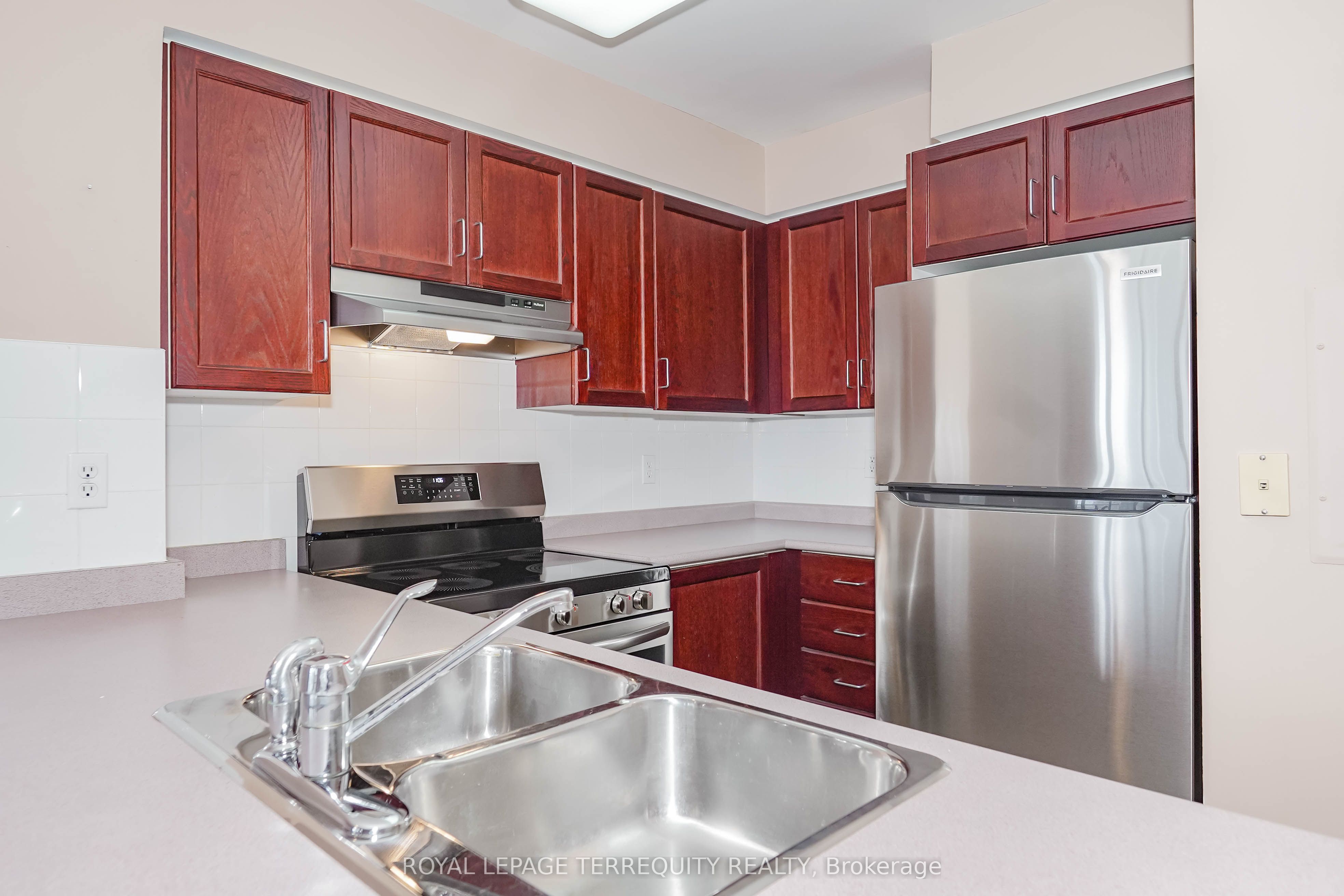 43 Eglinton Avenue E, #1708