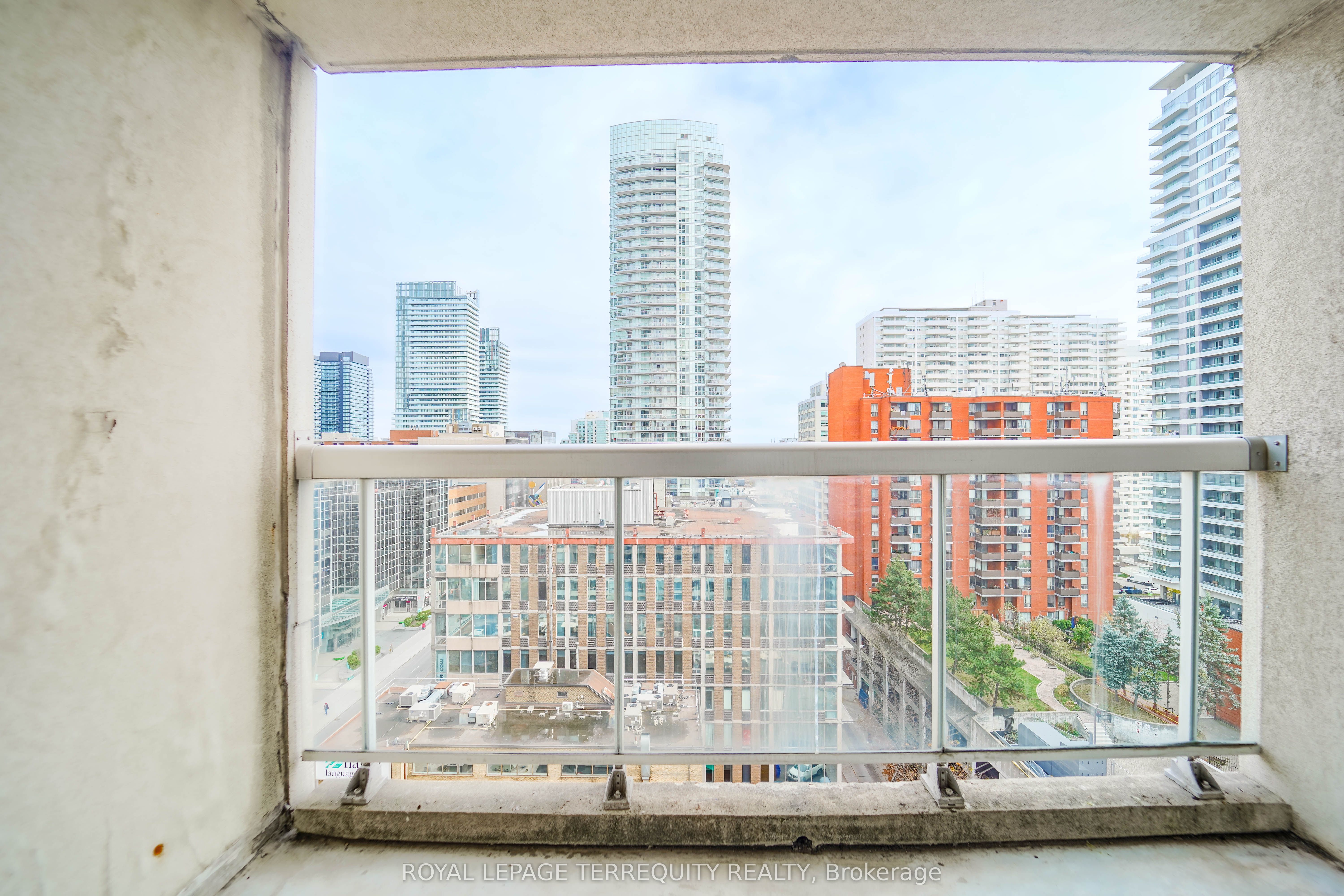 43 Eglinton Avenue E, #1708