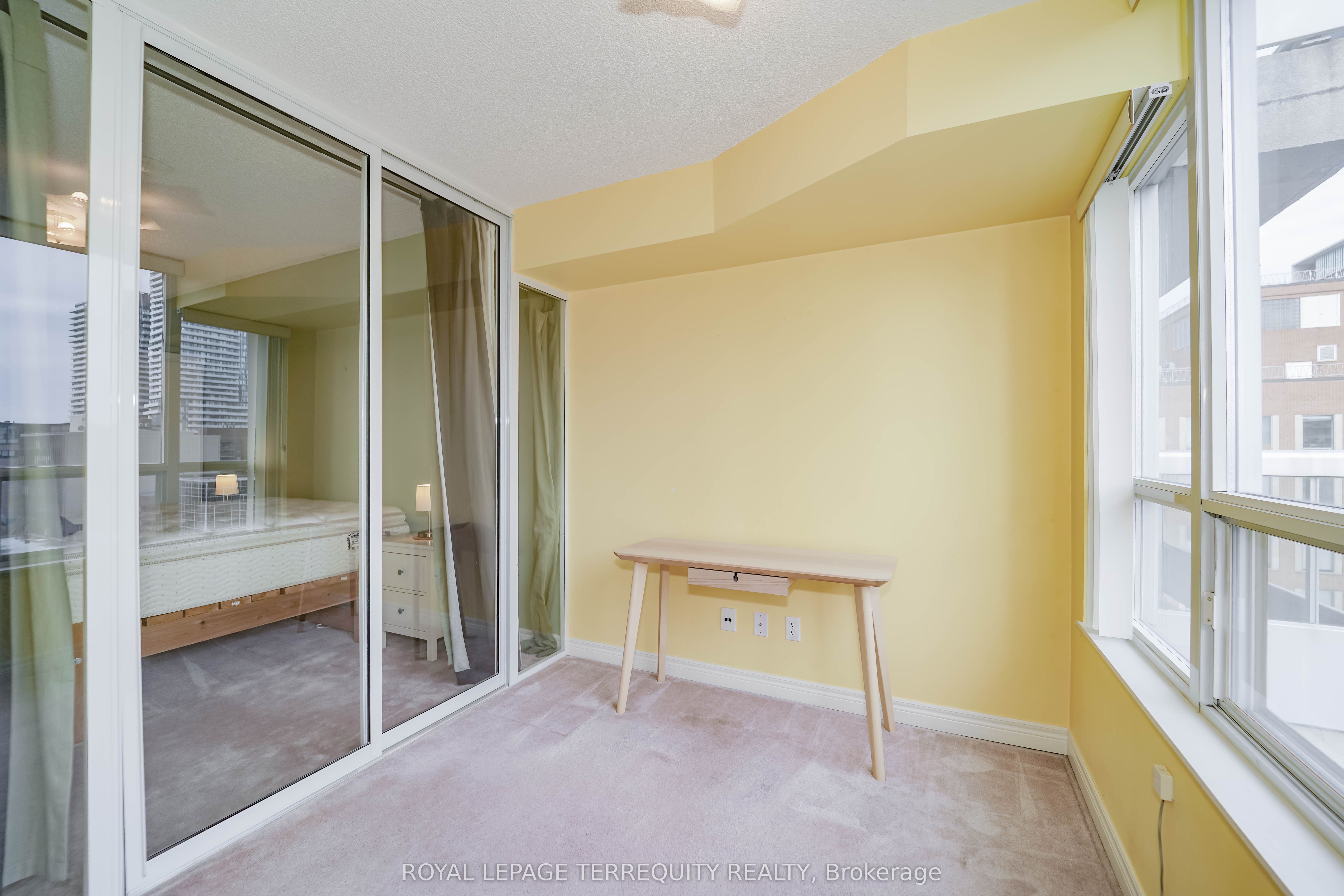 43 Eglinton Avenue E, #1708