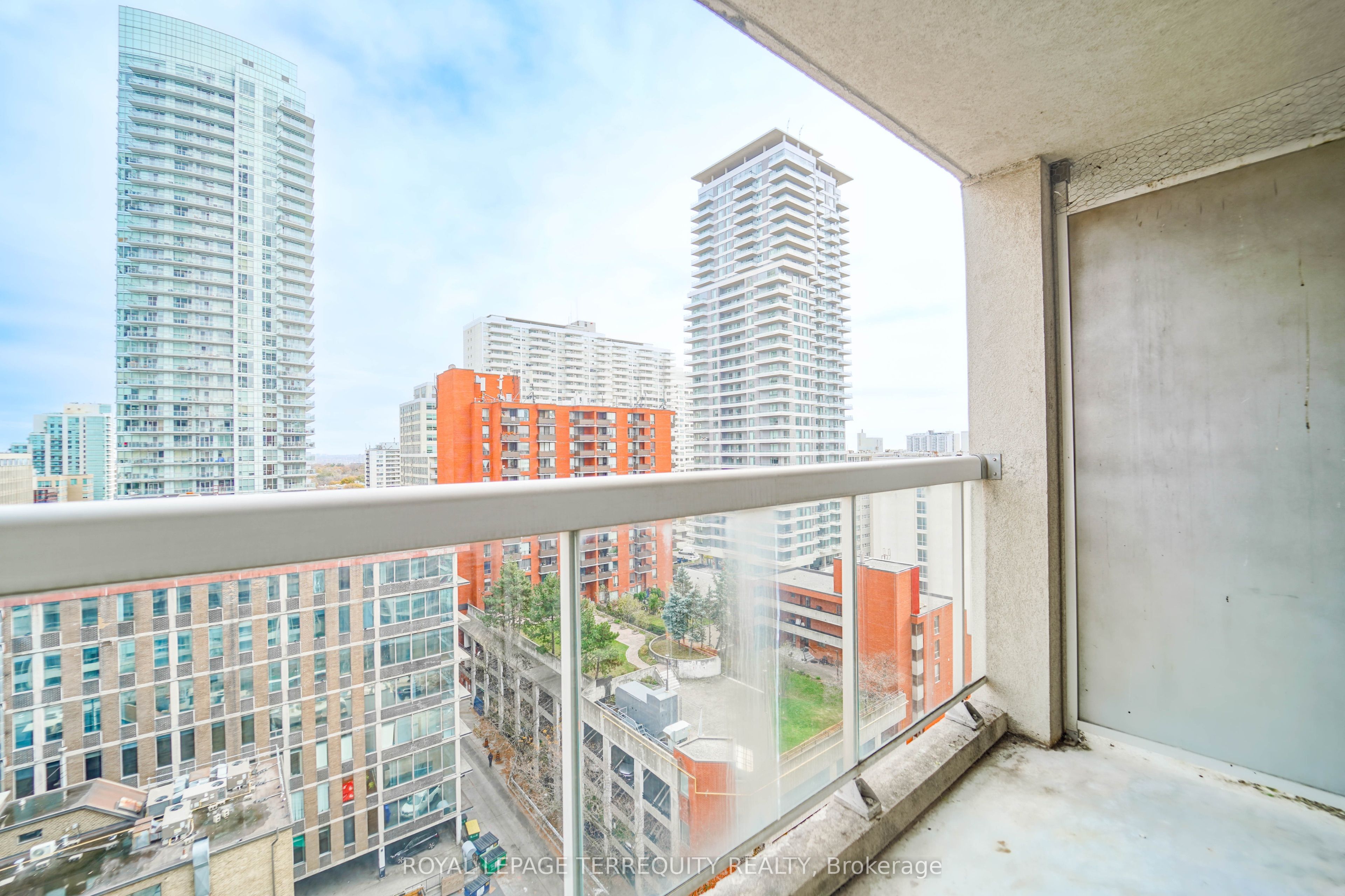 43 Eglinton Avenue E, #1708