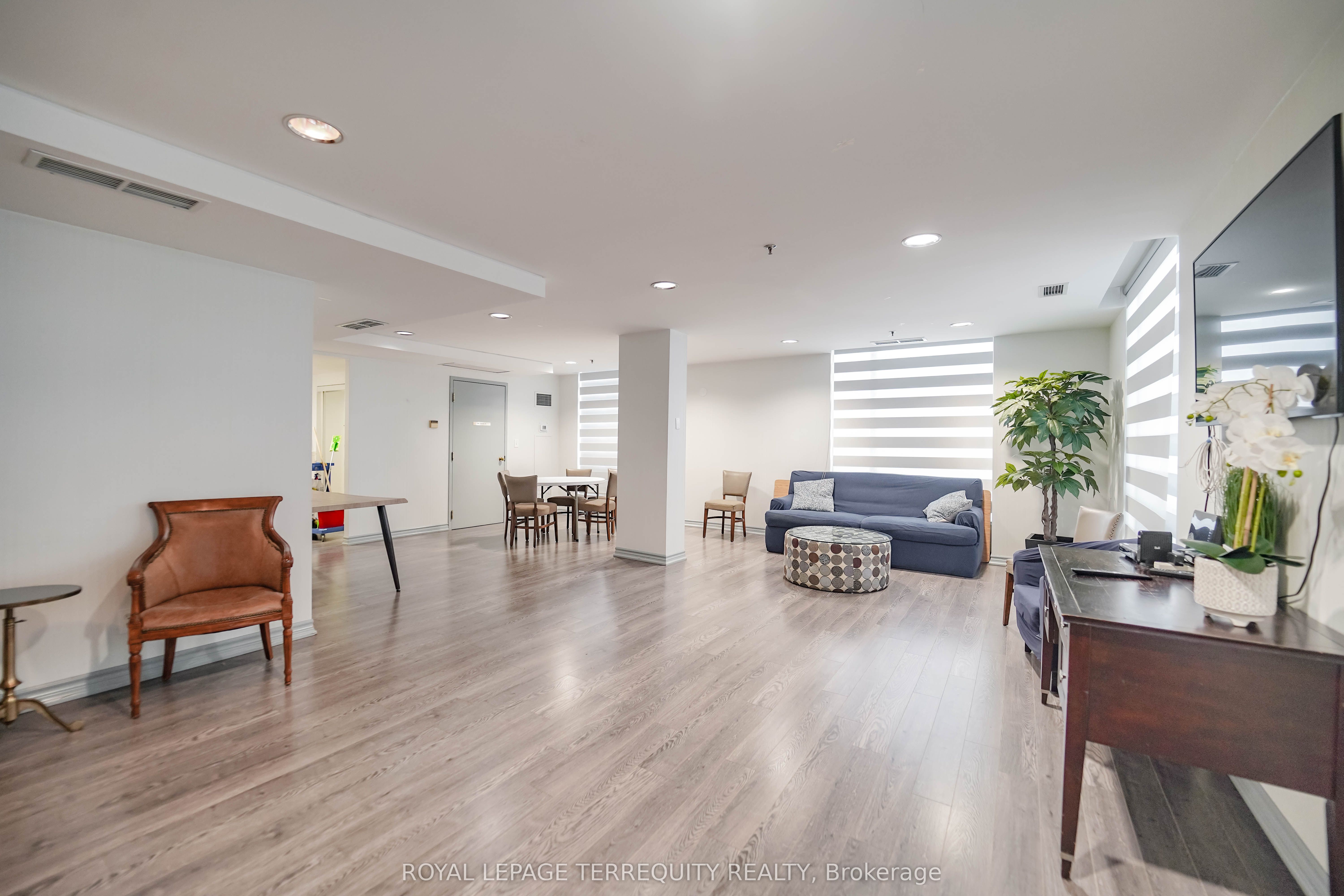 43 Eglinton Avenue E, #1708