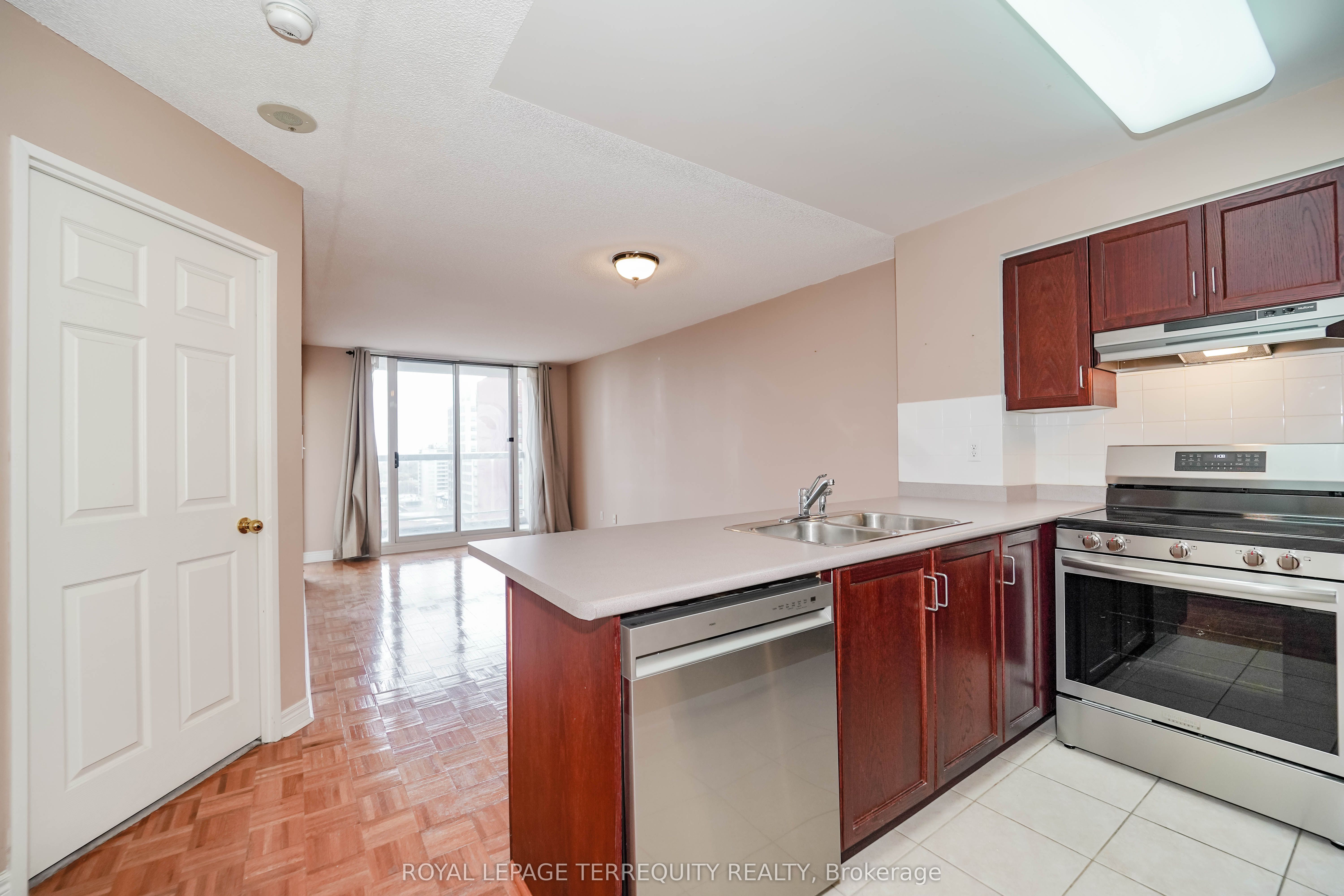 43 Eglinton Avenue E, #1708