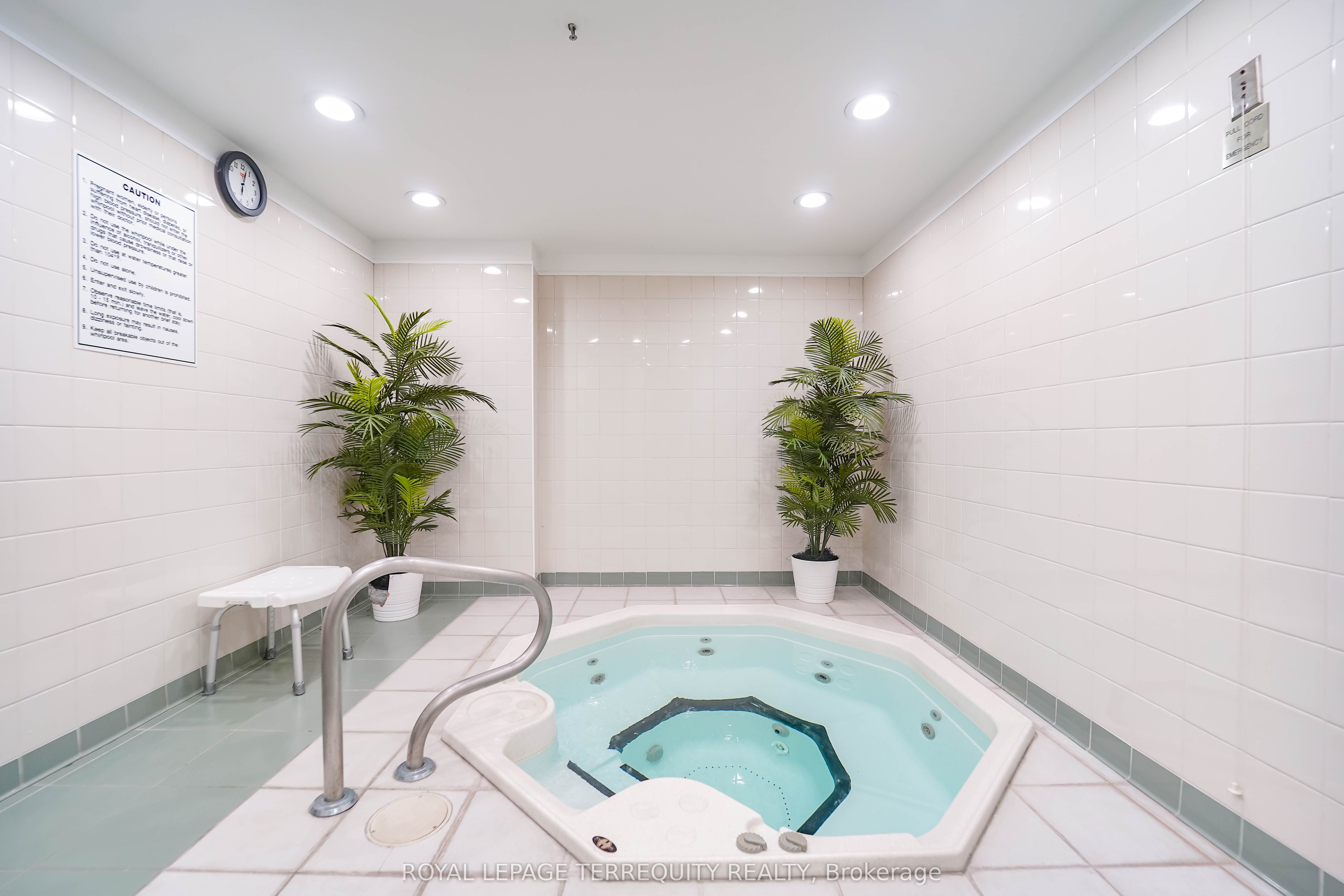 43 Eglinton Avenue E, #1708
