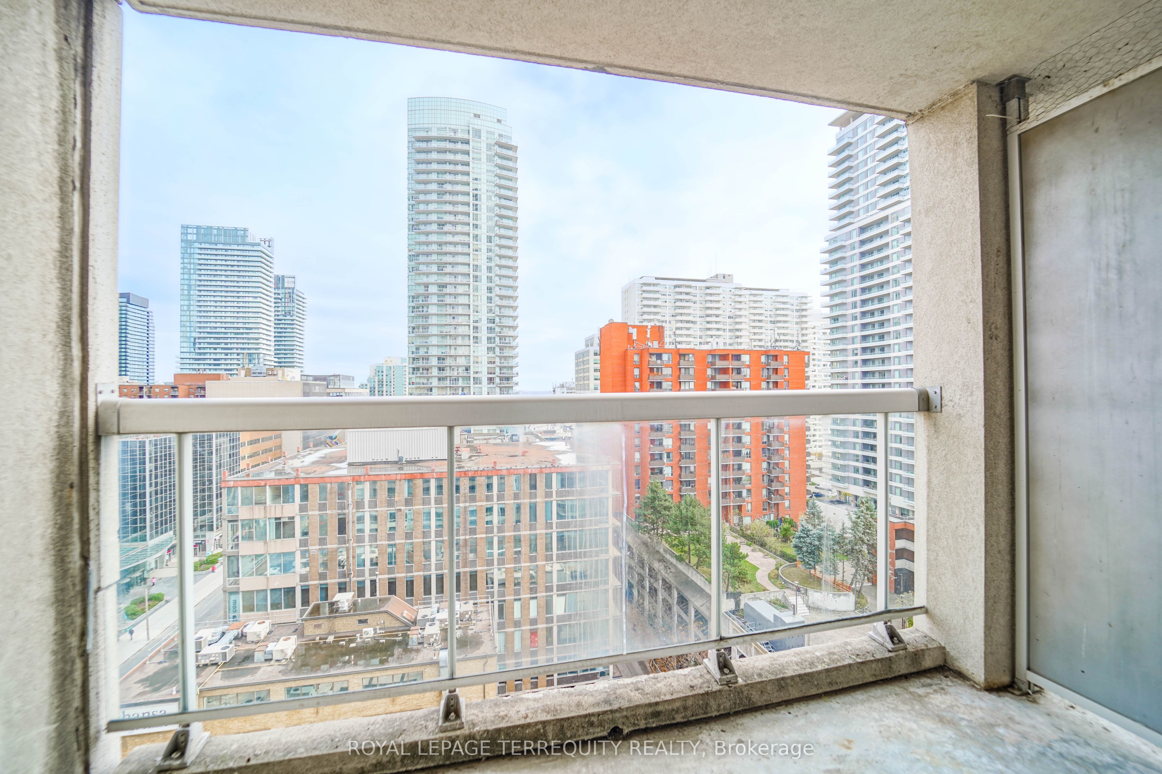 43 Eglinton Avenue E, #1708