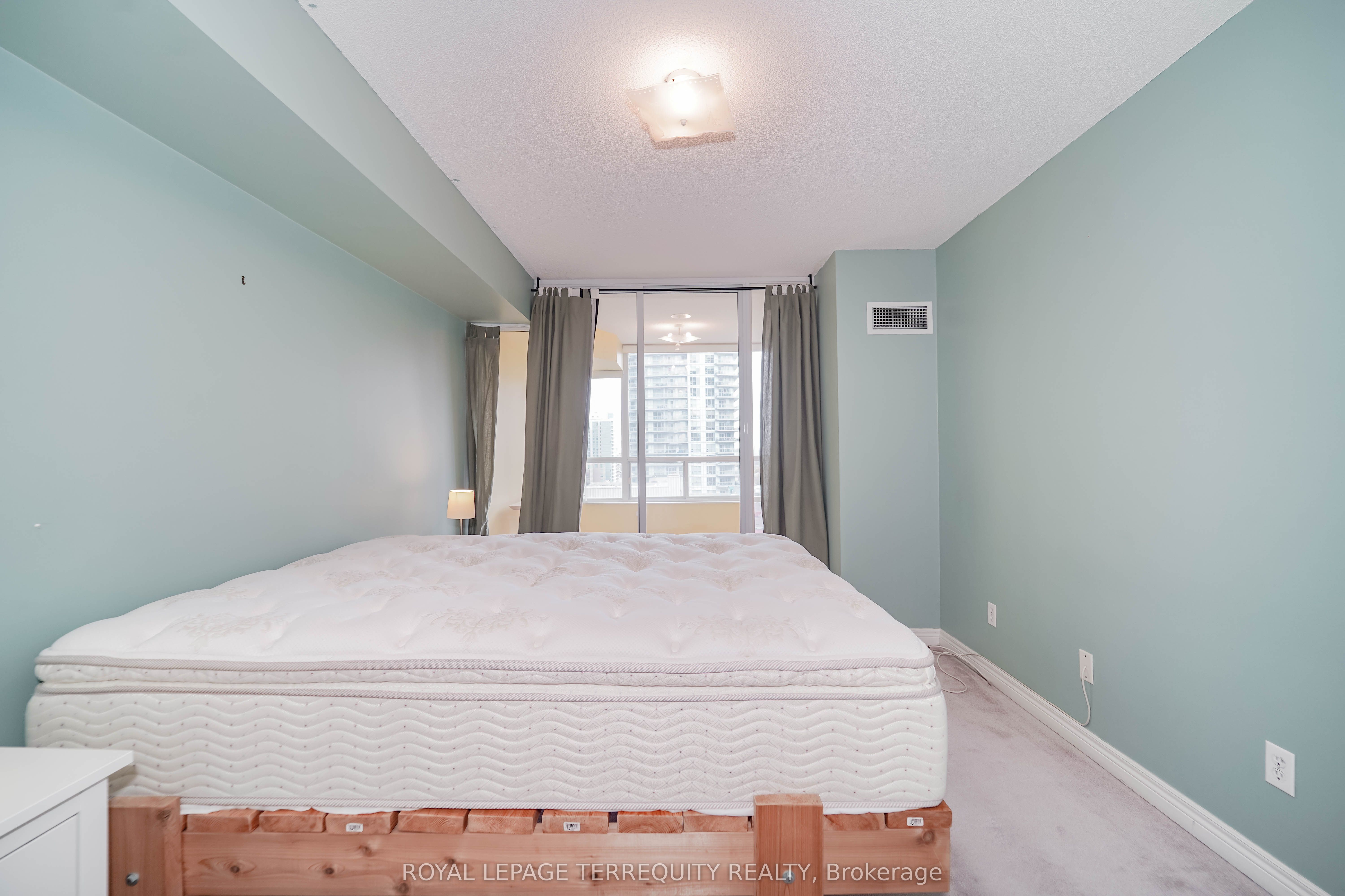43 Eglinton Avenue E, #1708