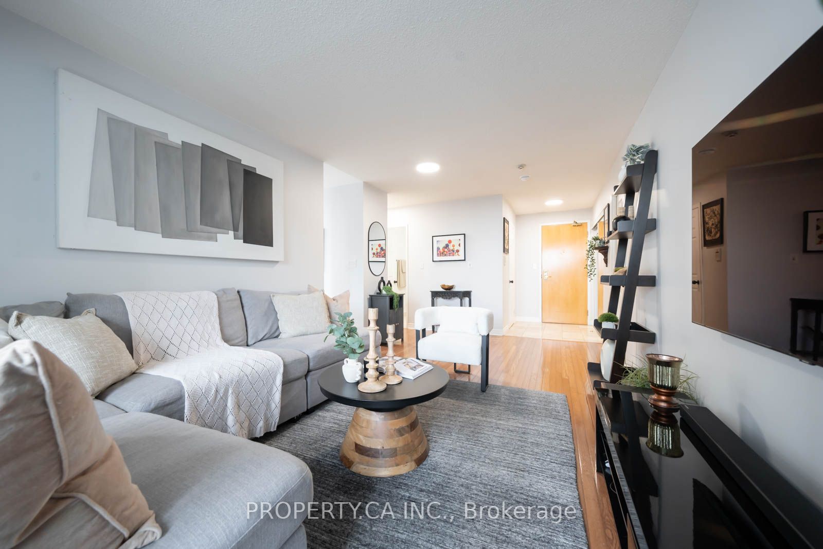 43 Eglinton Avenue E, #1902