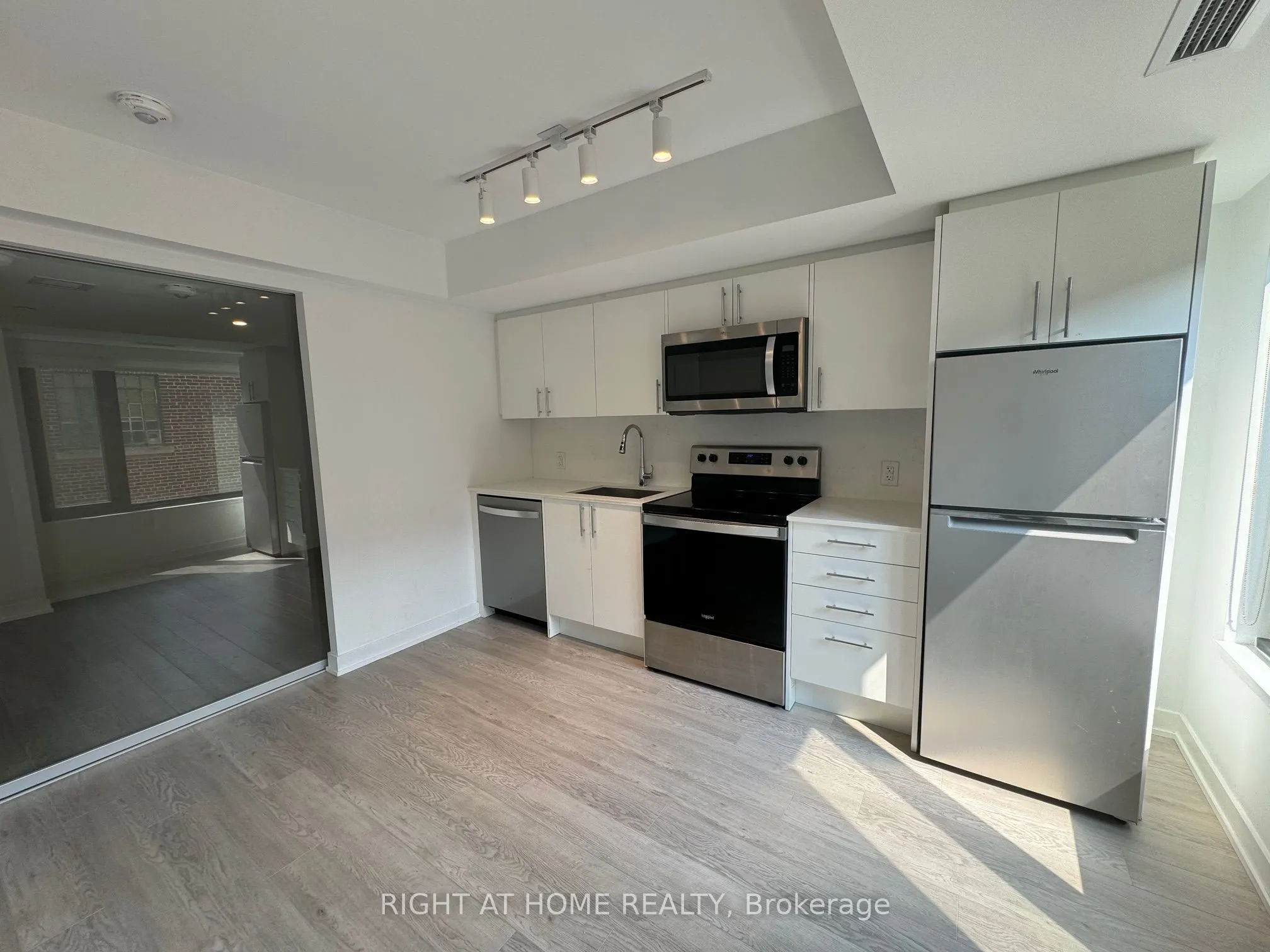 3 Strathgowan Avenue, #323