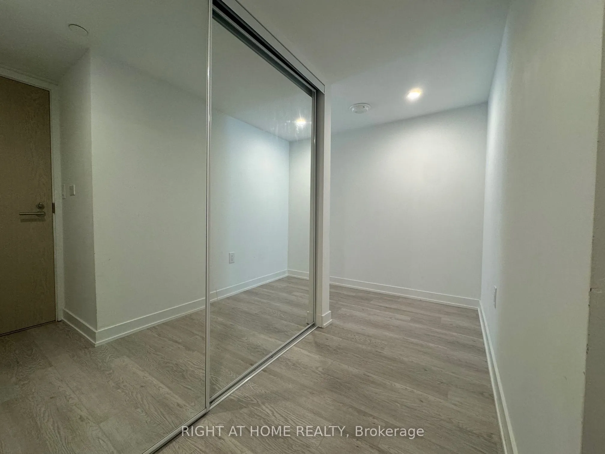 3 Strathgowan Avenue, #323