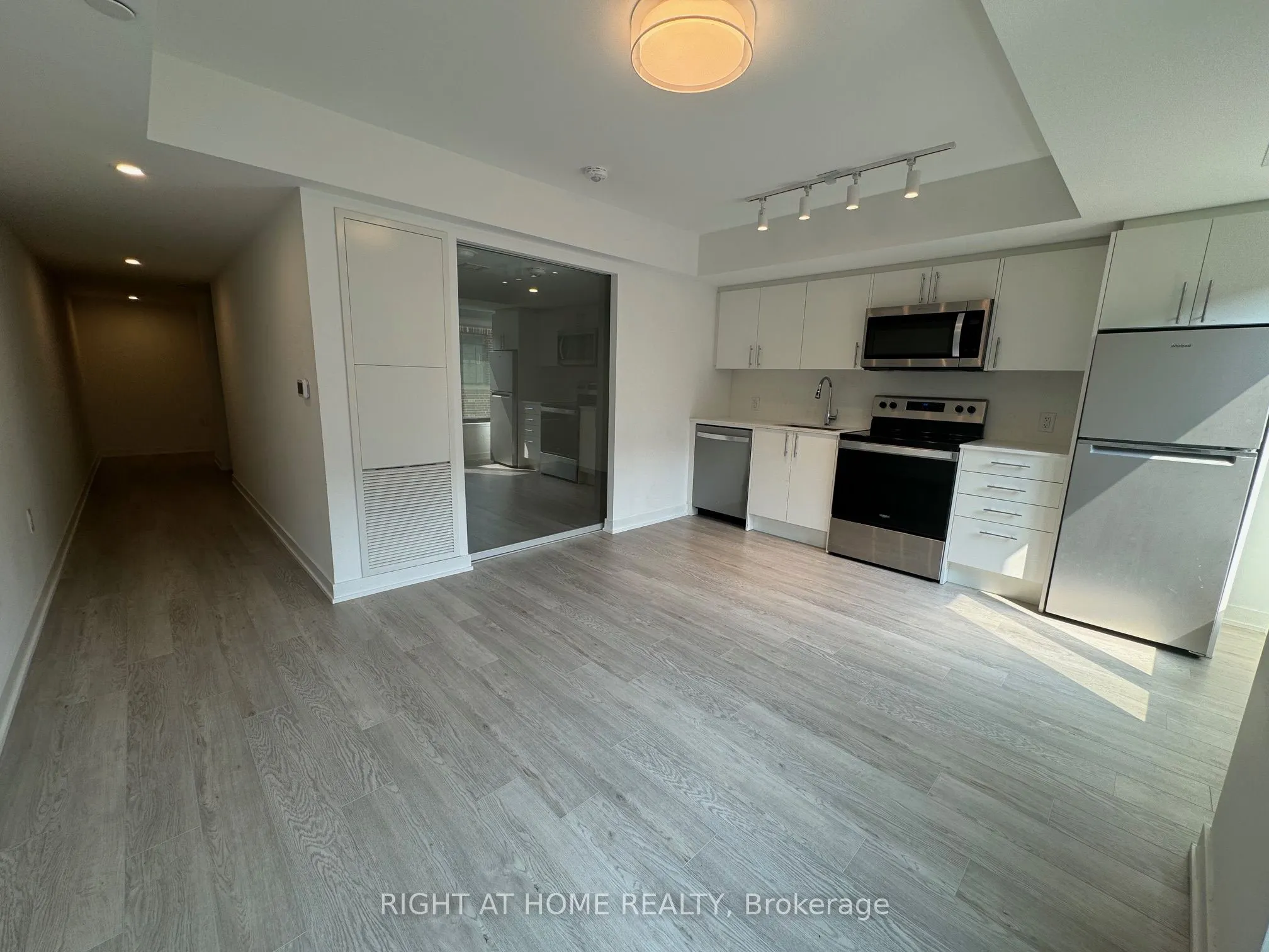3 Strathgowan Avenue, #323