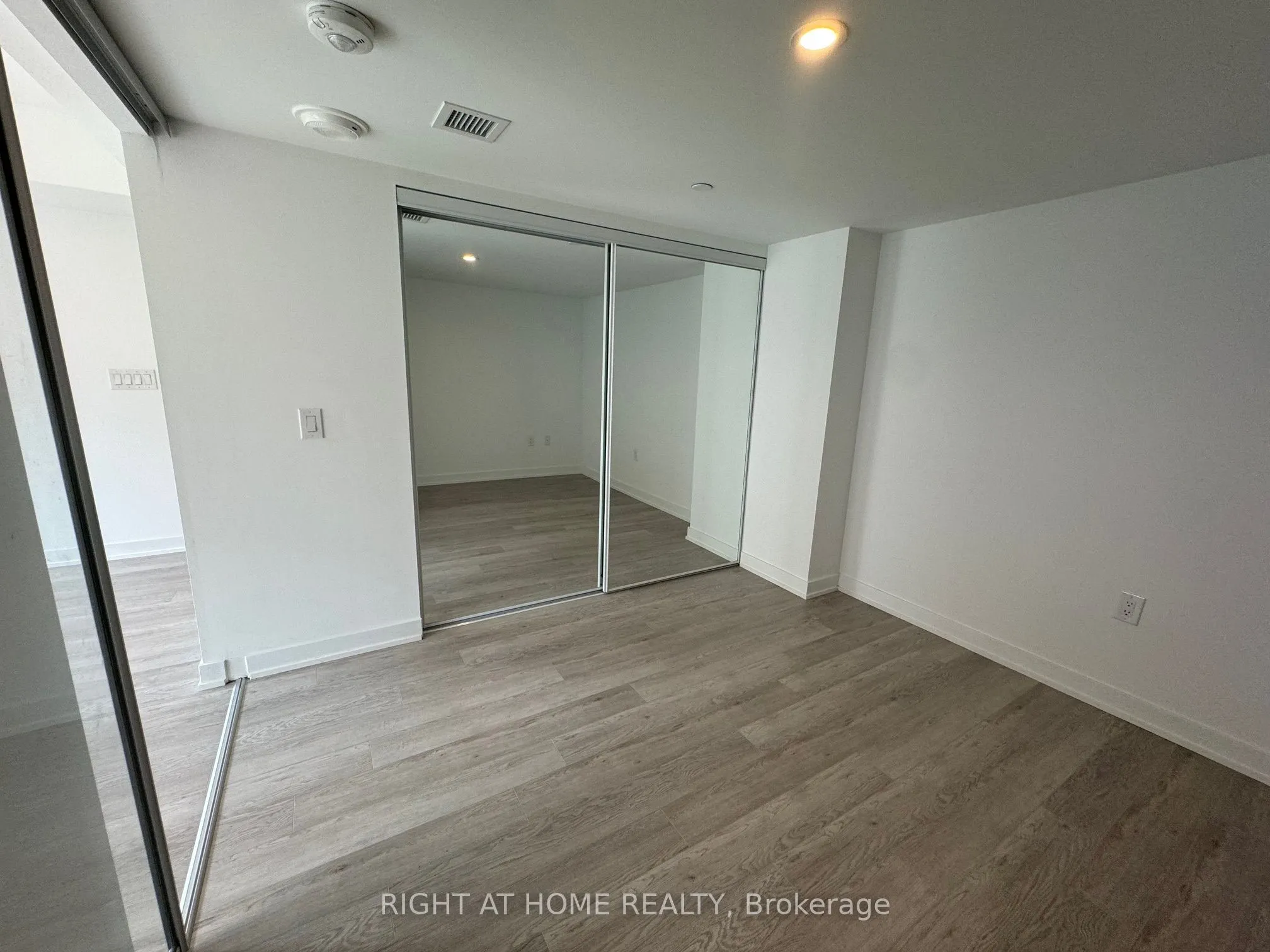 3 Strathgowan Avenue, #323
