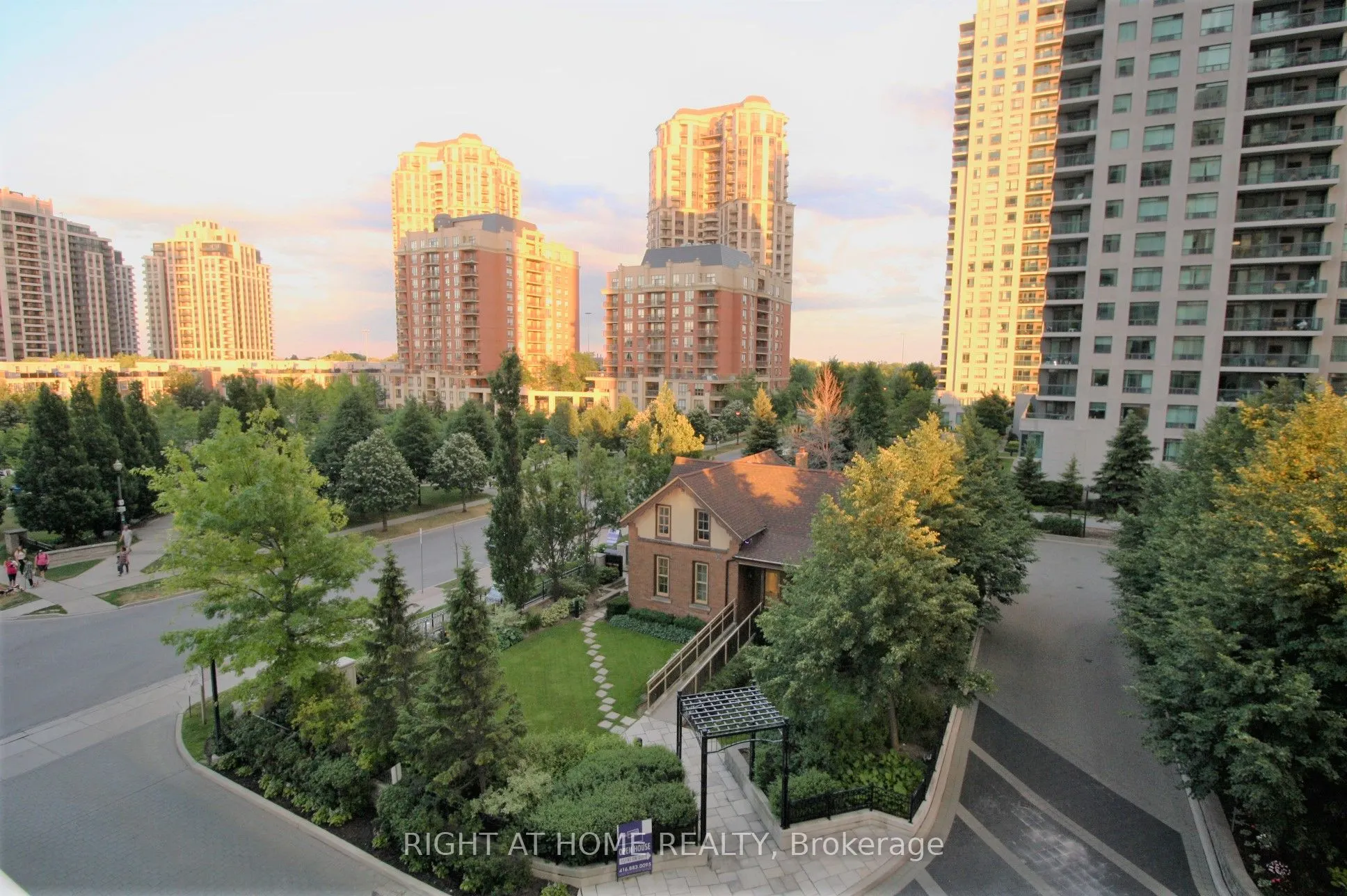 16 Harrison Garden Boulevard, #406