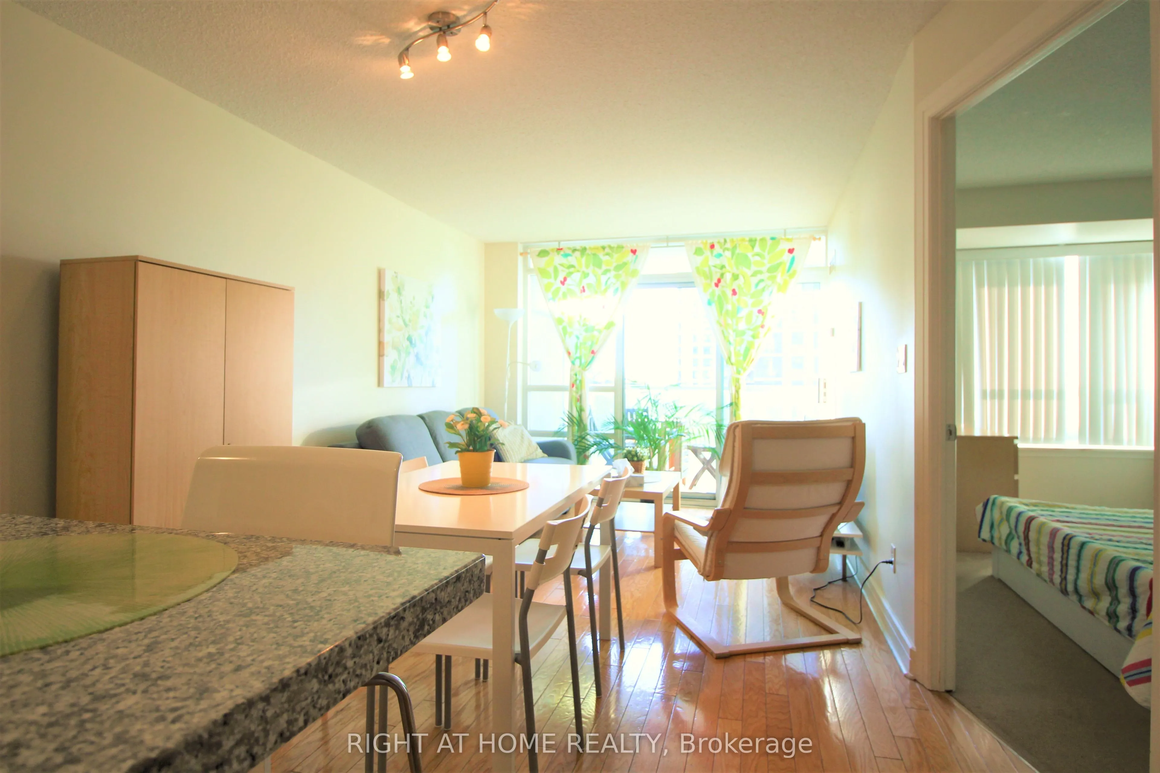 16 Harrison Garden Boulevard, #406