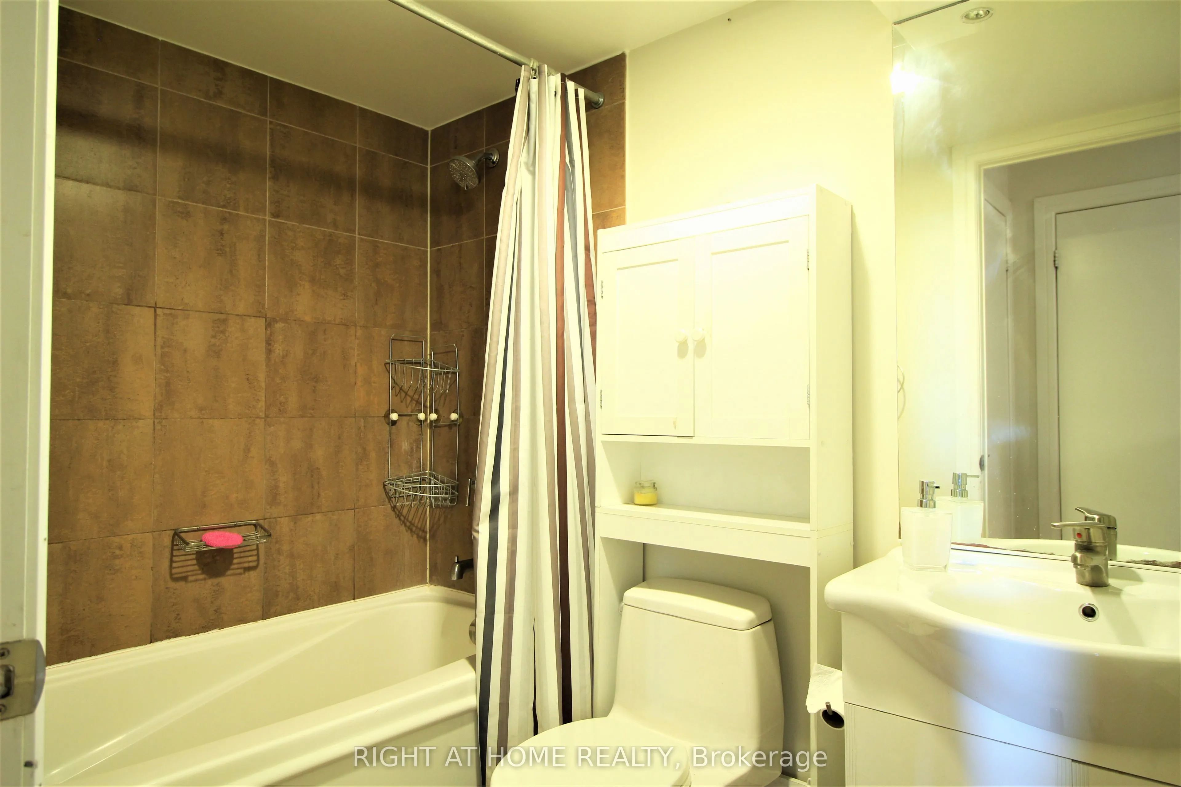 16 Harrison Garden Boulevard, #406