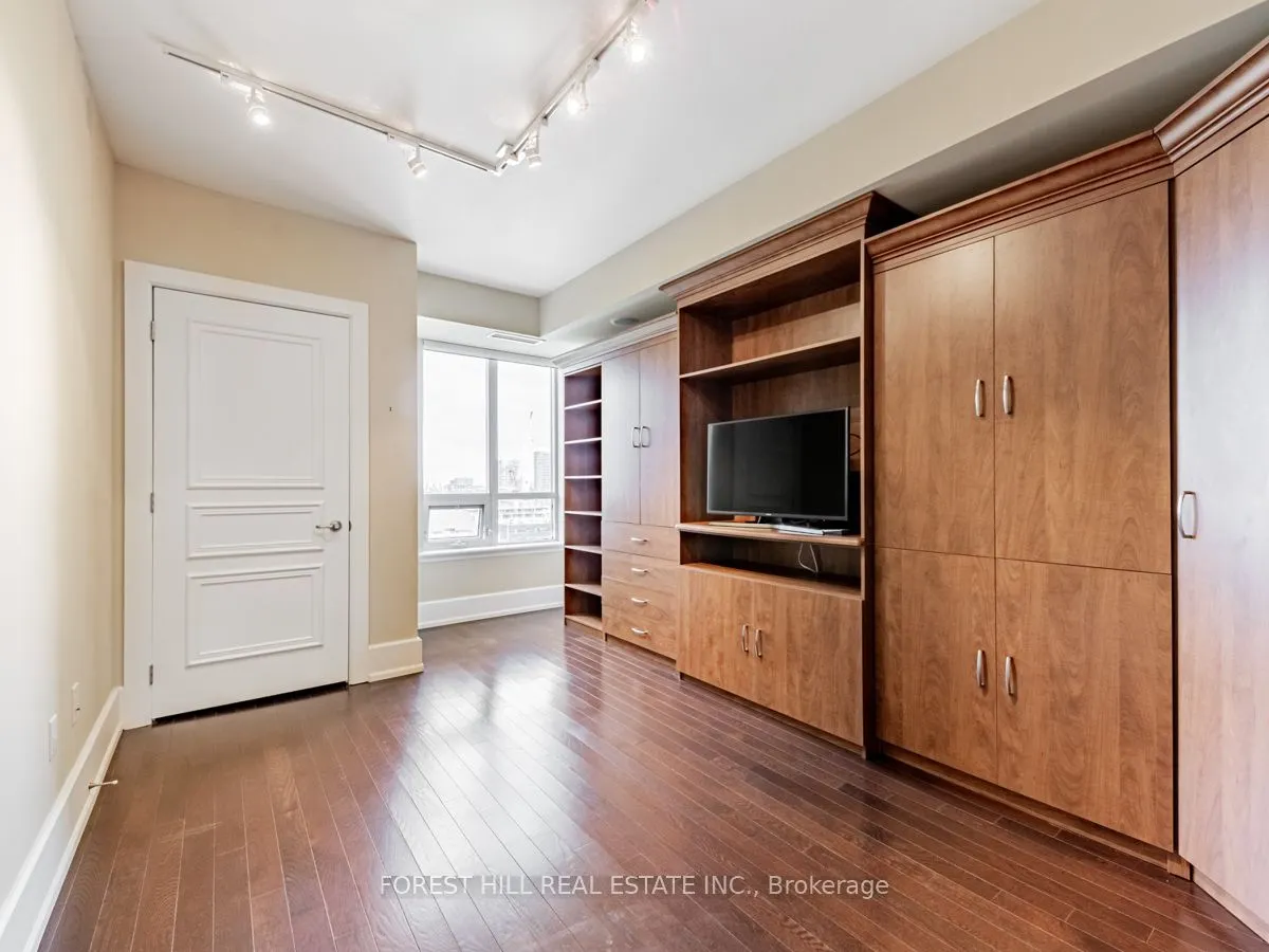 660 Sheppard Avenue E, #1402