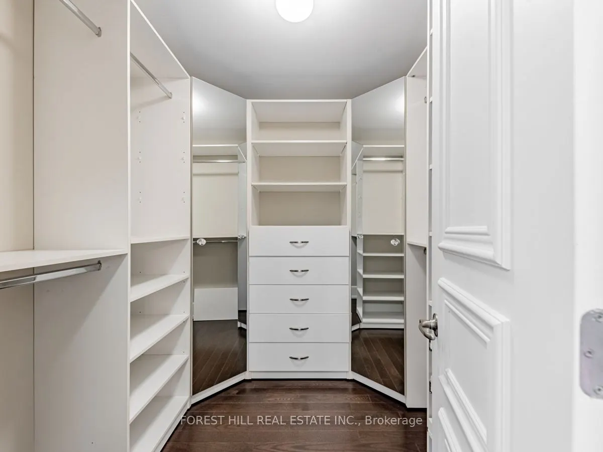 660 Sheppard Avenue E, #1402
