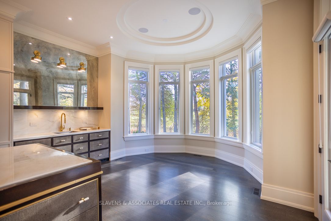 15 Tudor Gate
