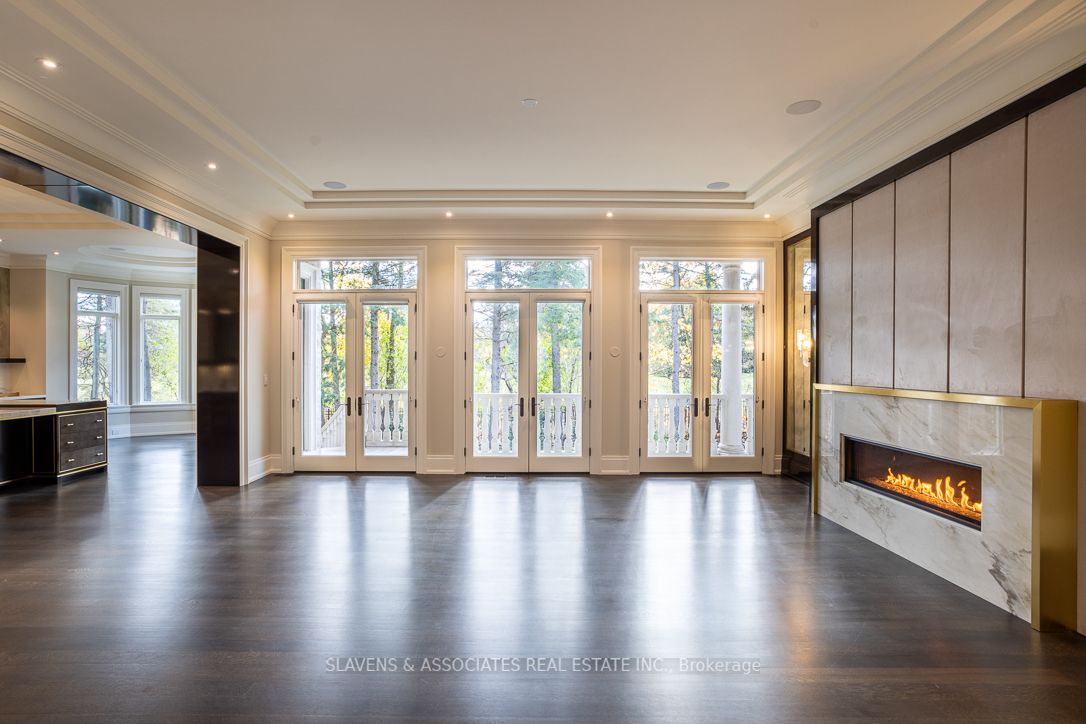 15 Tudor Gate