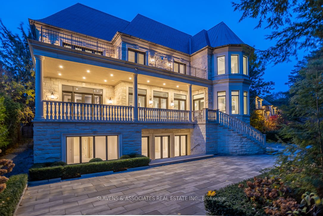 15 Tudor Gate