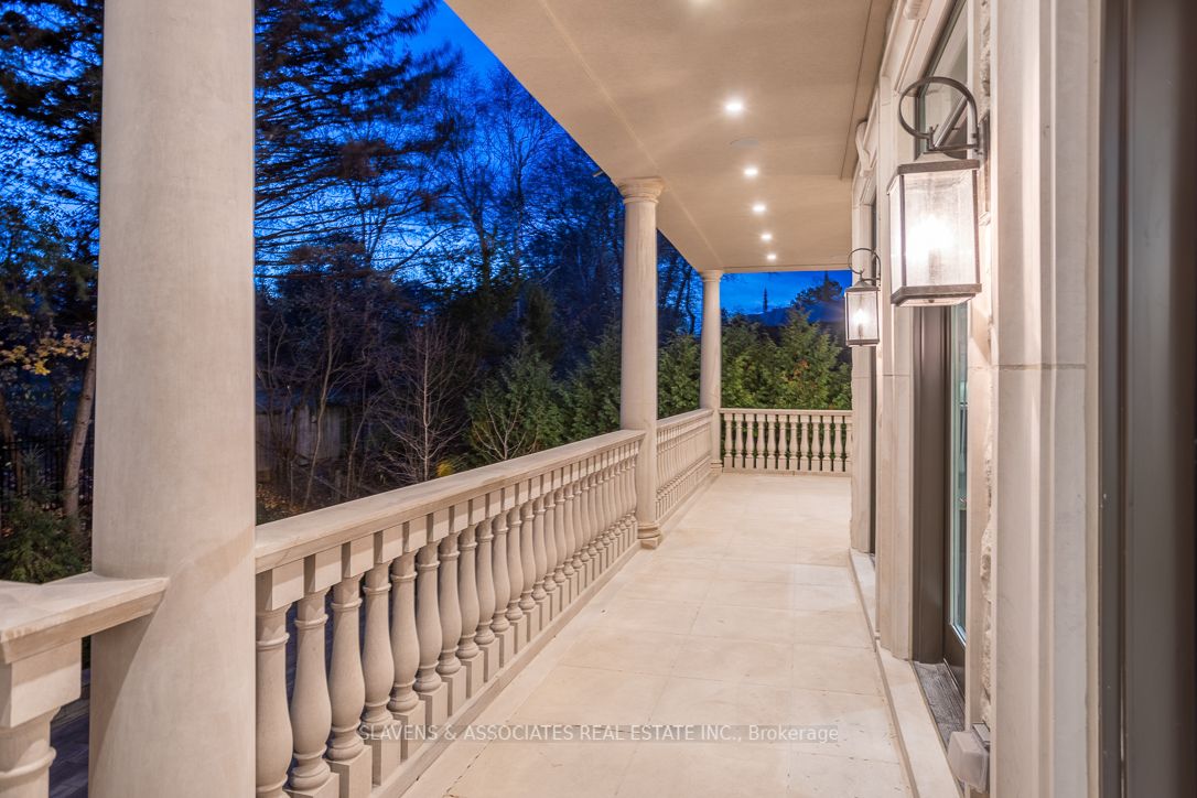 15 Tudor Gate