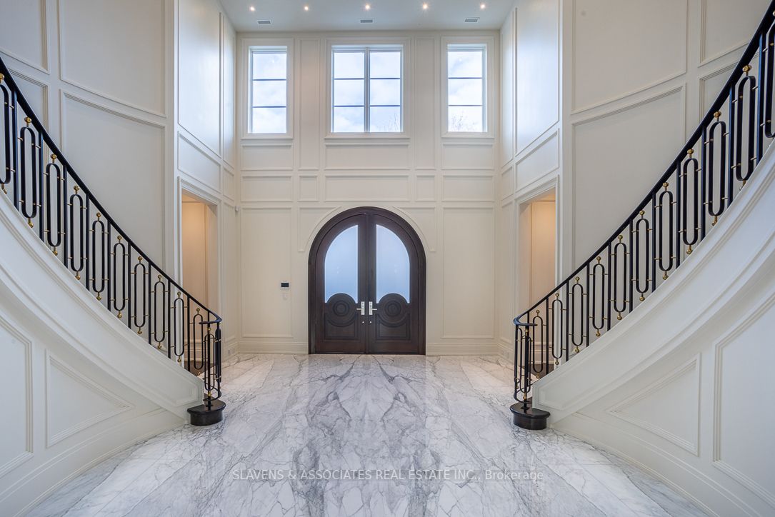 15 Tudor Gate