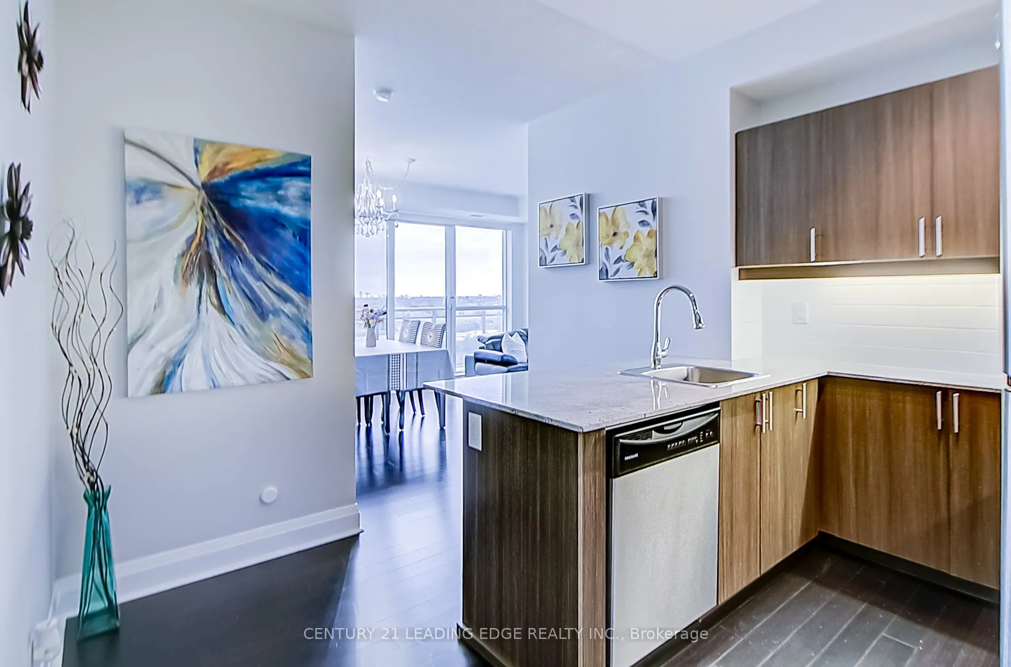 17 Kenaston Gardens, #805