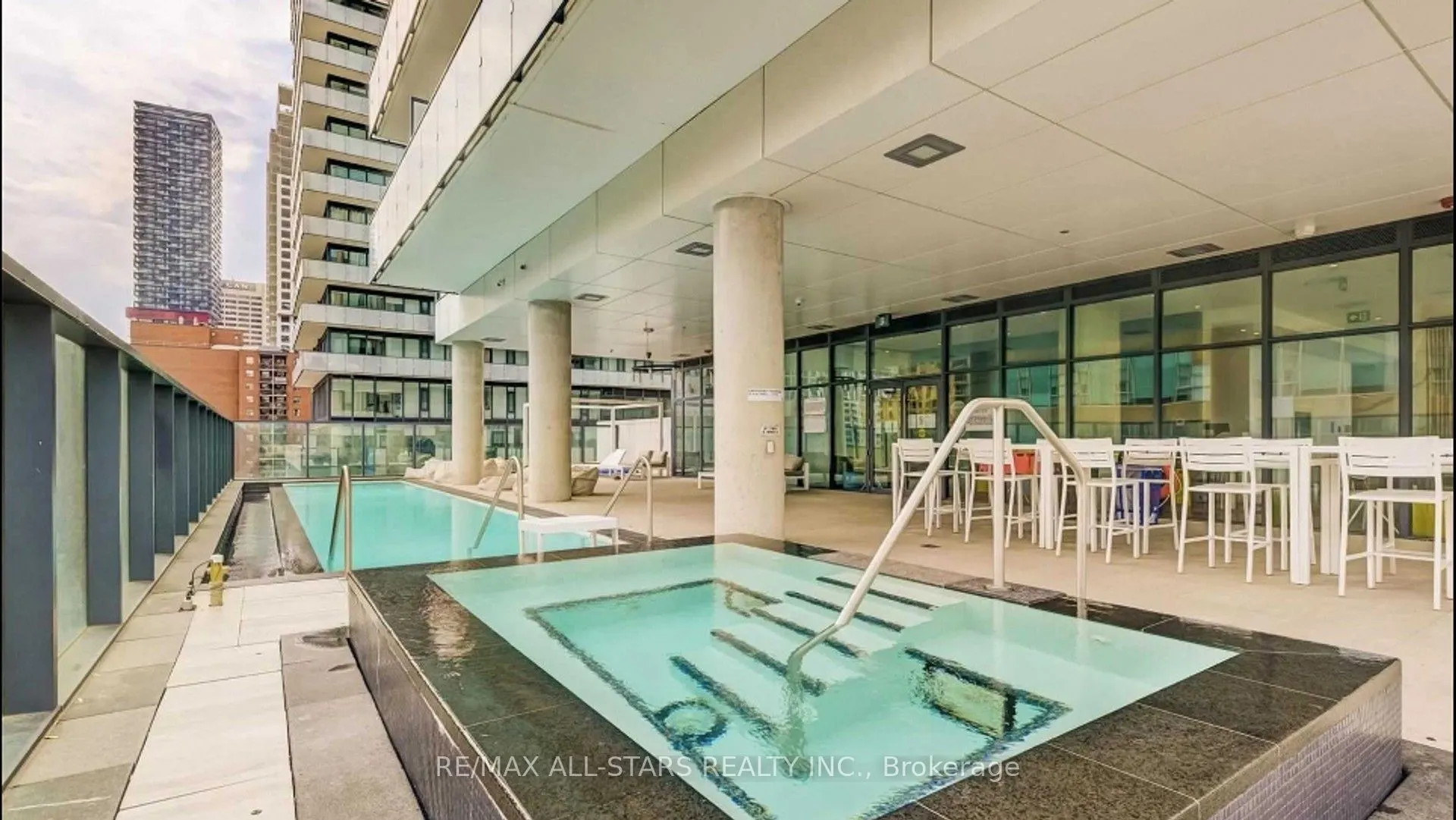 185 Roehampton Avenue, #907