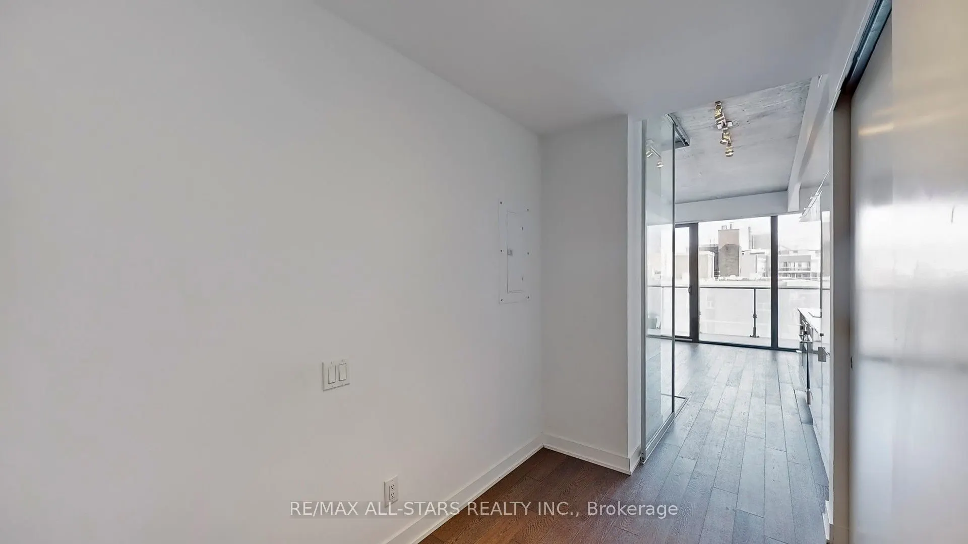 185 Roehampton Avenue, #907