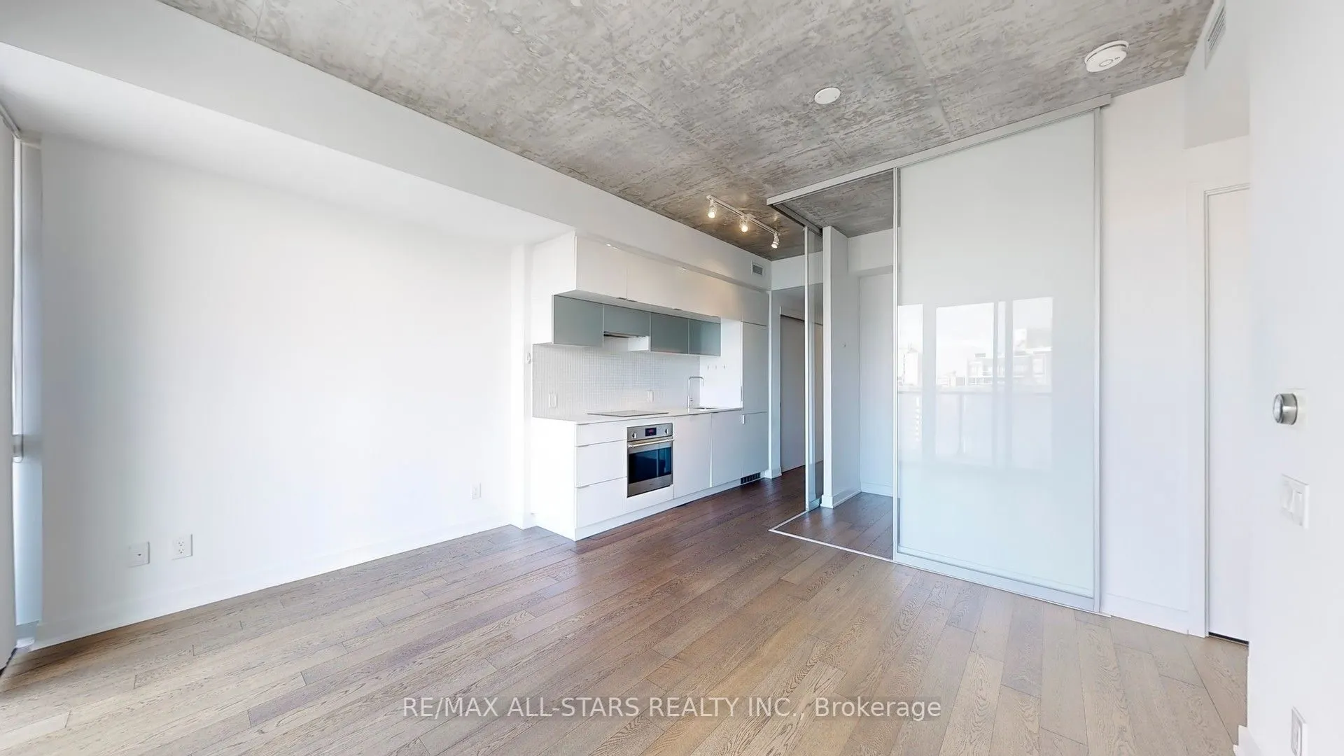 185 Roehampton Avenue, #907