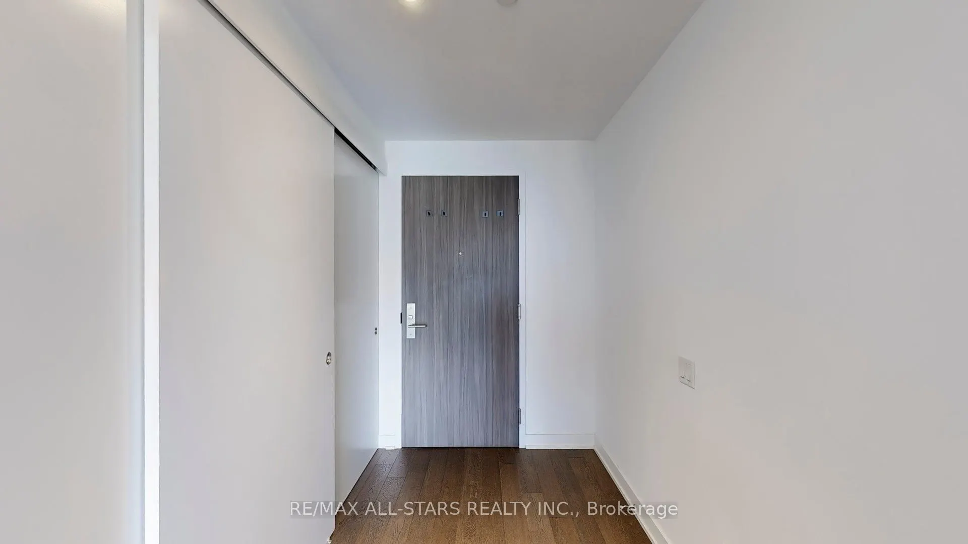 185 Roehampton Avenue, #907