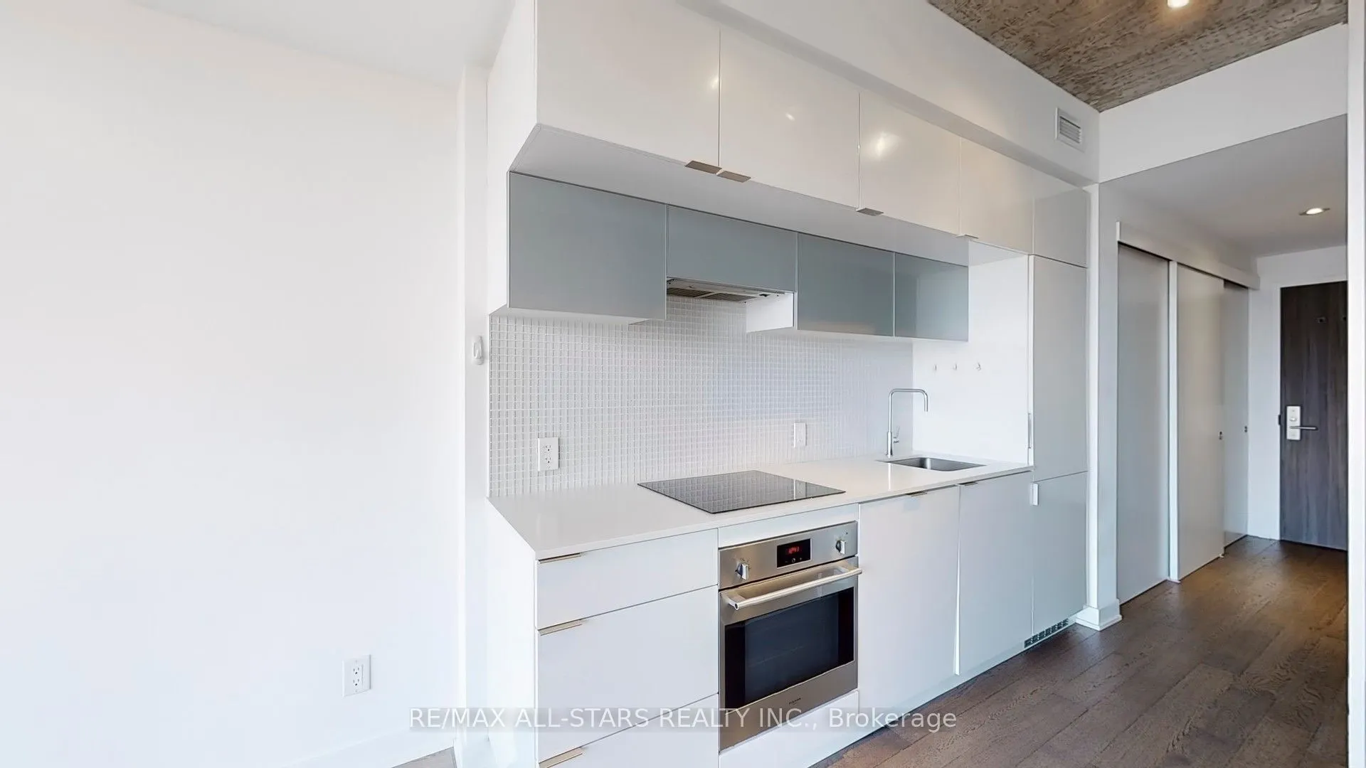 185 Roehampton Avenue, #907