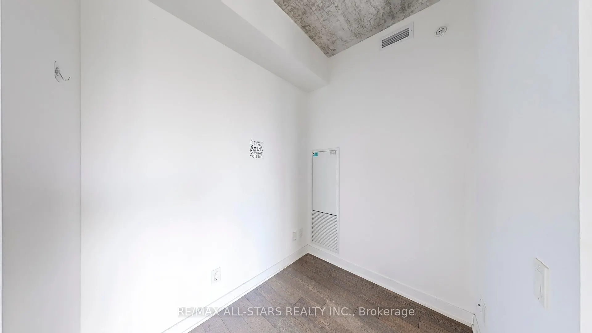 185 Roehampton Avenue, #907