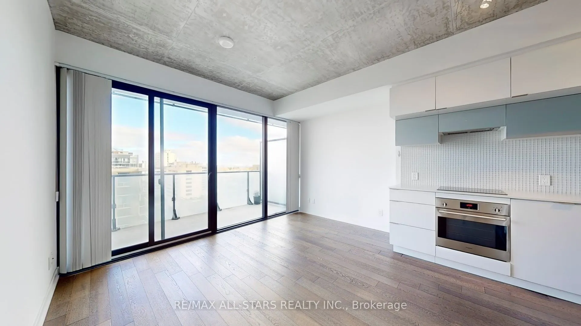 185 Roehampton Avenue, #907