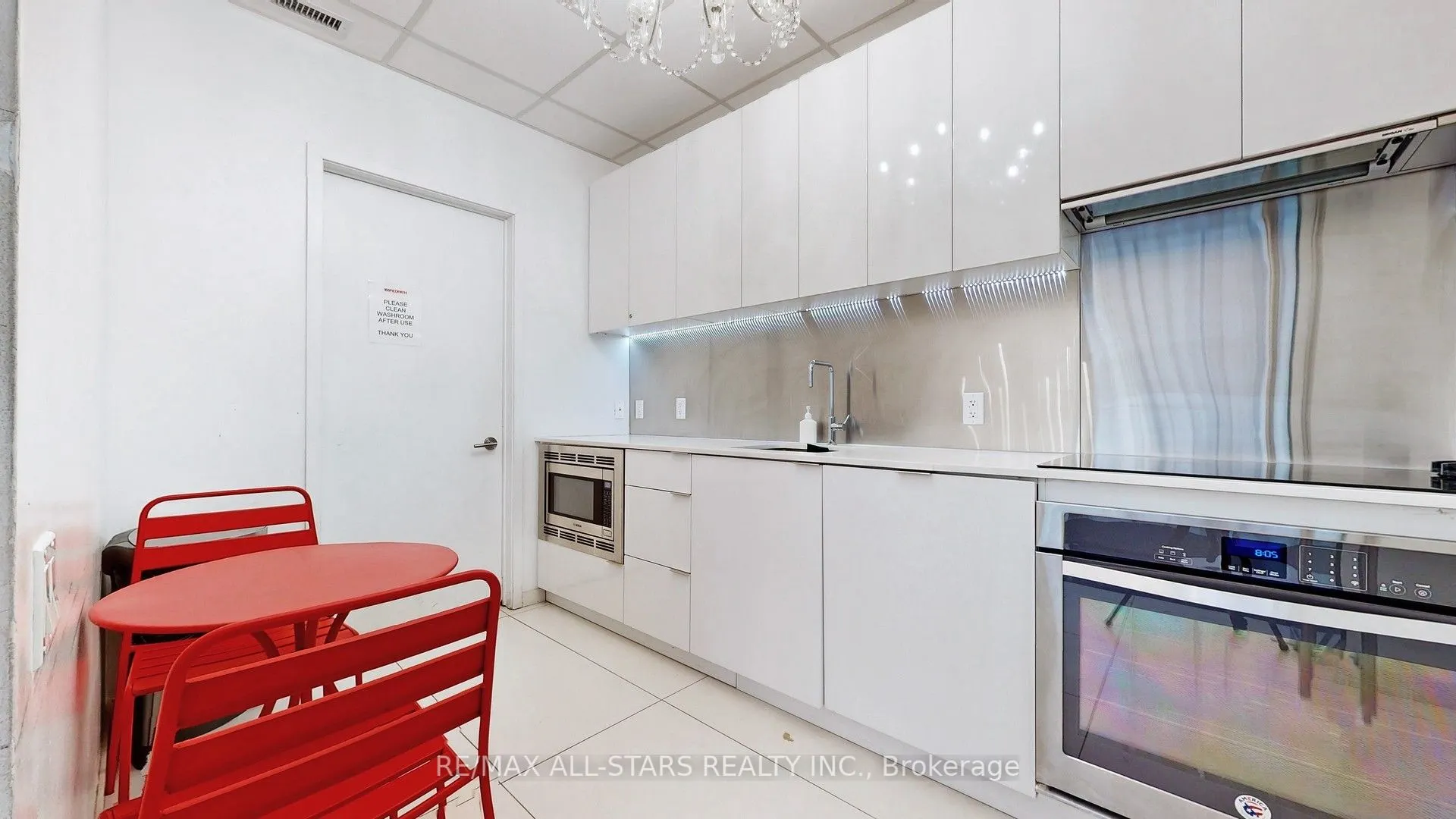 185 Roehampton Avenue, #907
