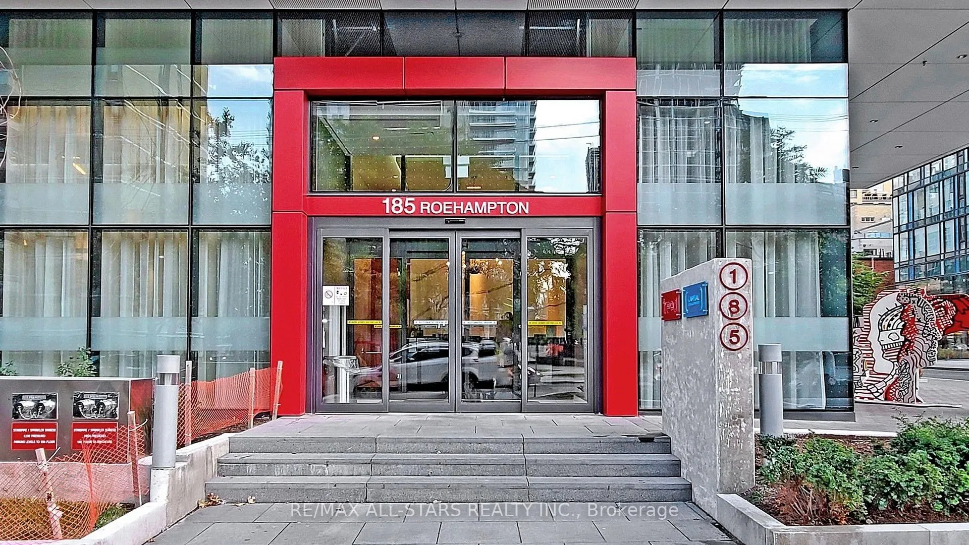 185 Roehampton Avenue, #907