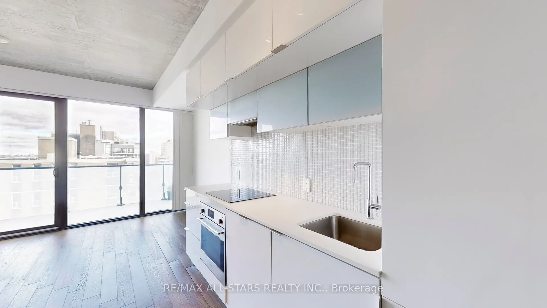 185 Roehampton Avenue, #907