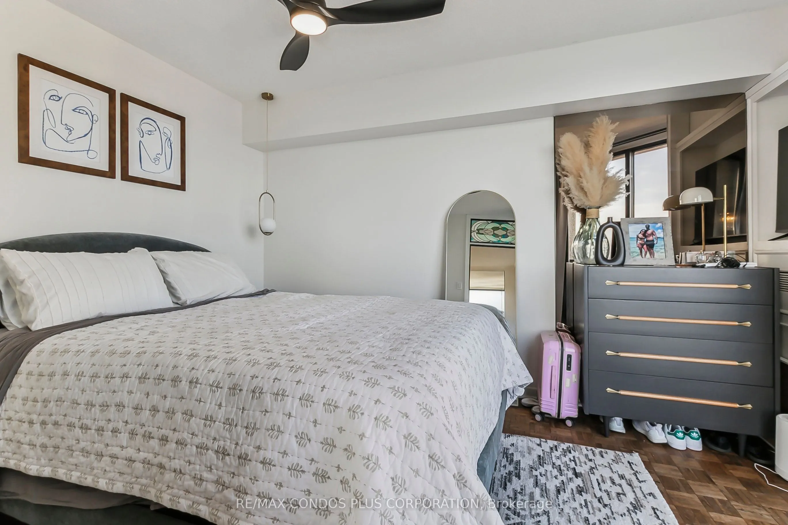 33 HARBOUR Square, #1801