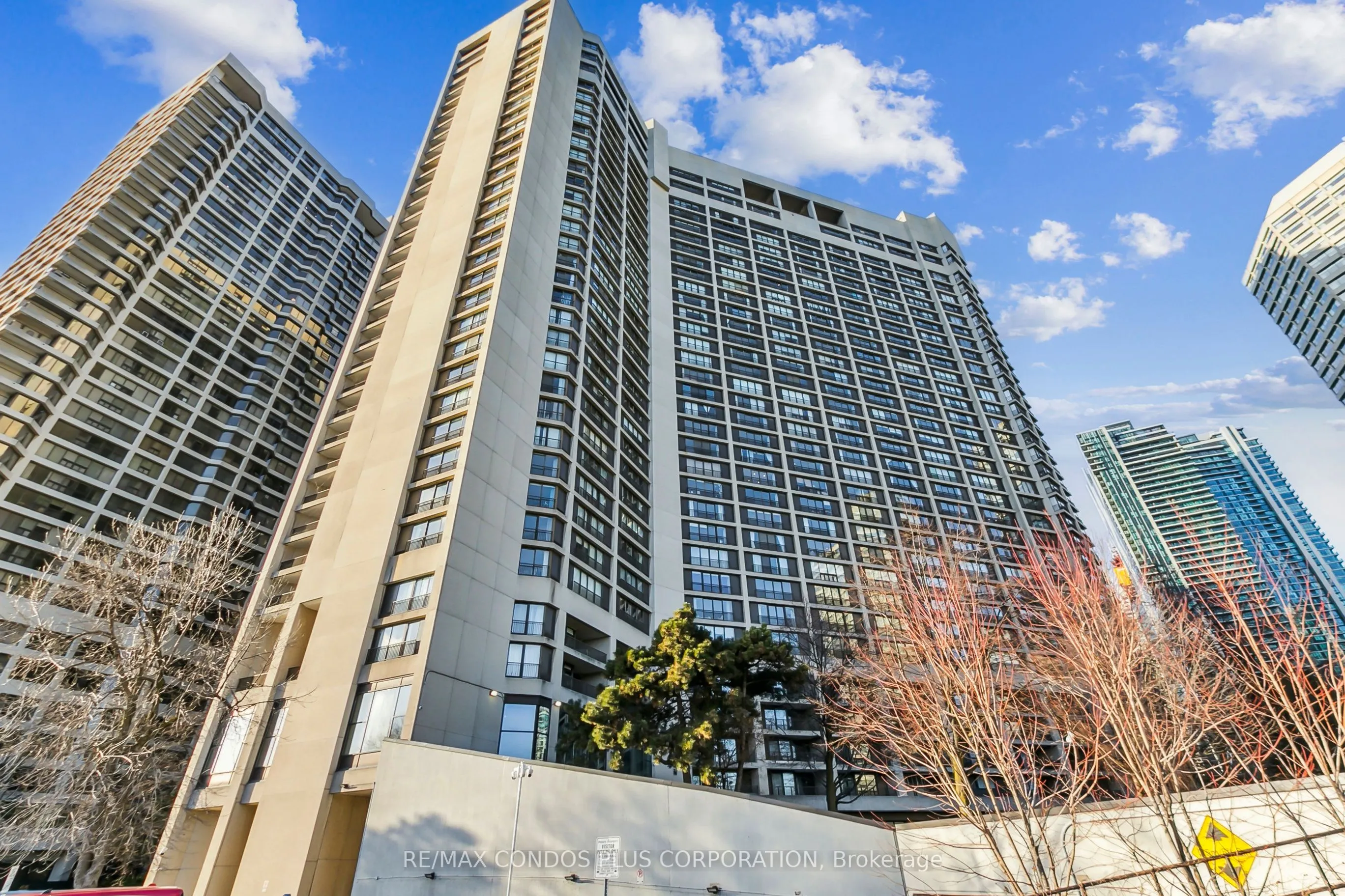 33 HARBOUR Square, #1801