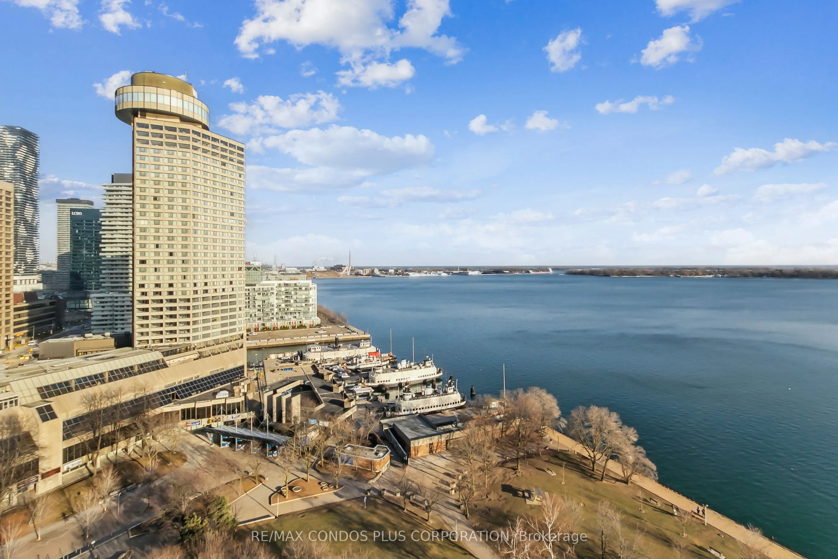 33 HARBOUR Square, #1801