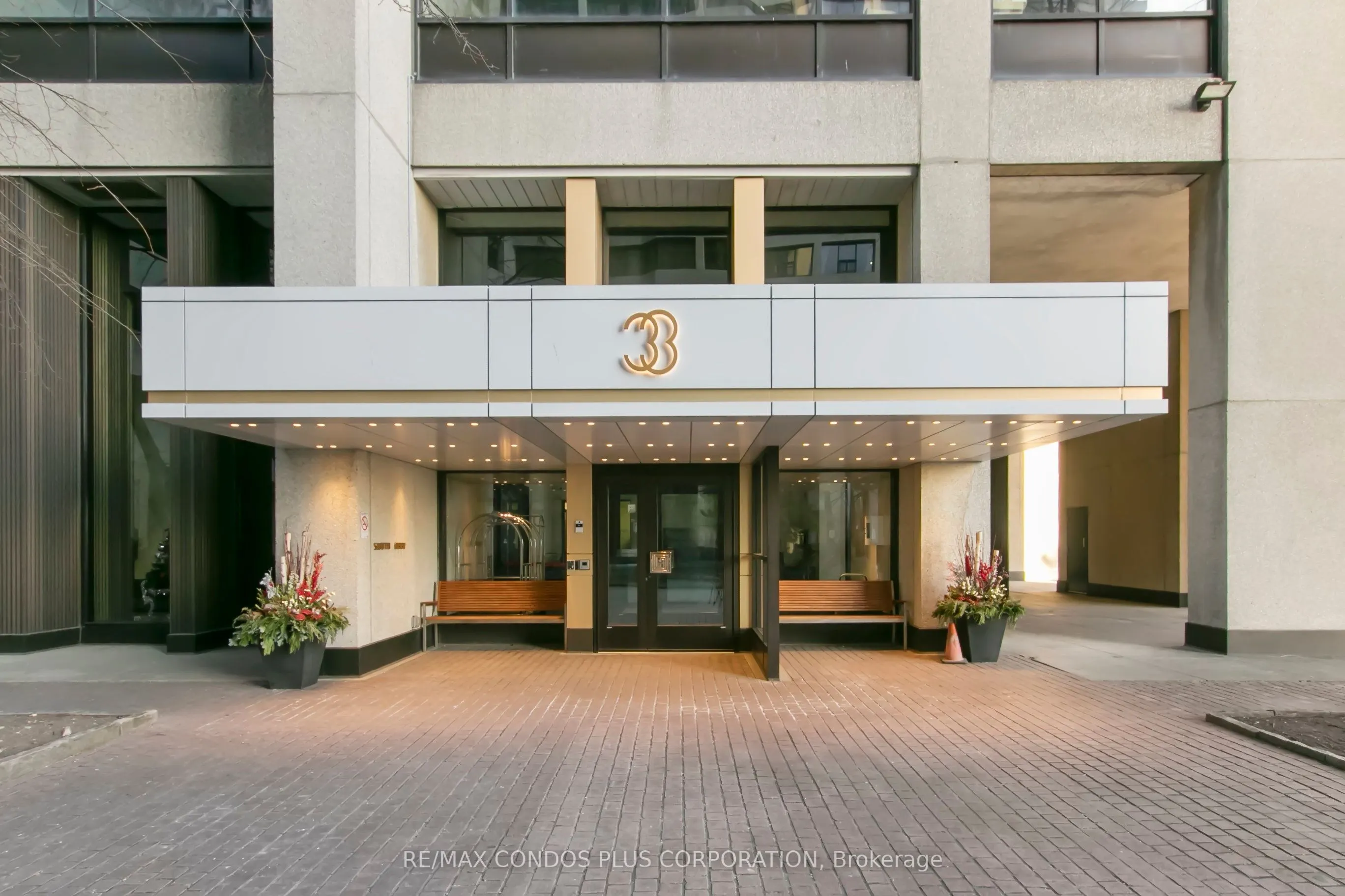 33 HARBOUR Square, #1801