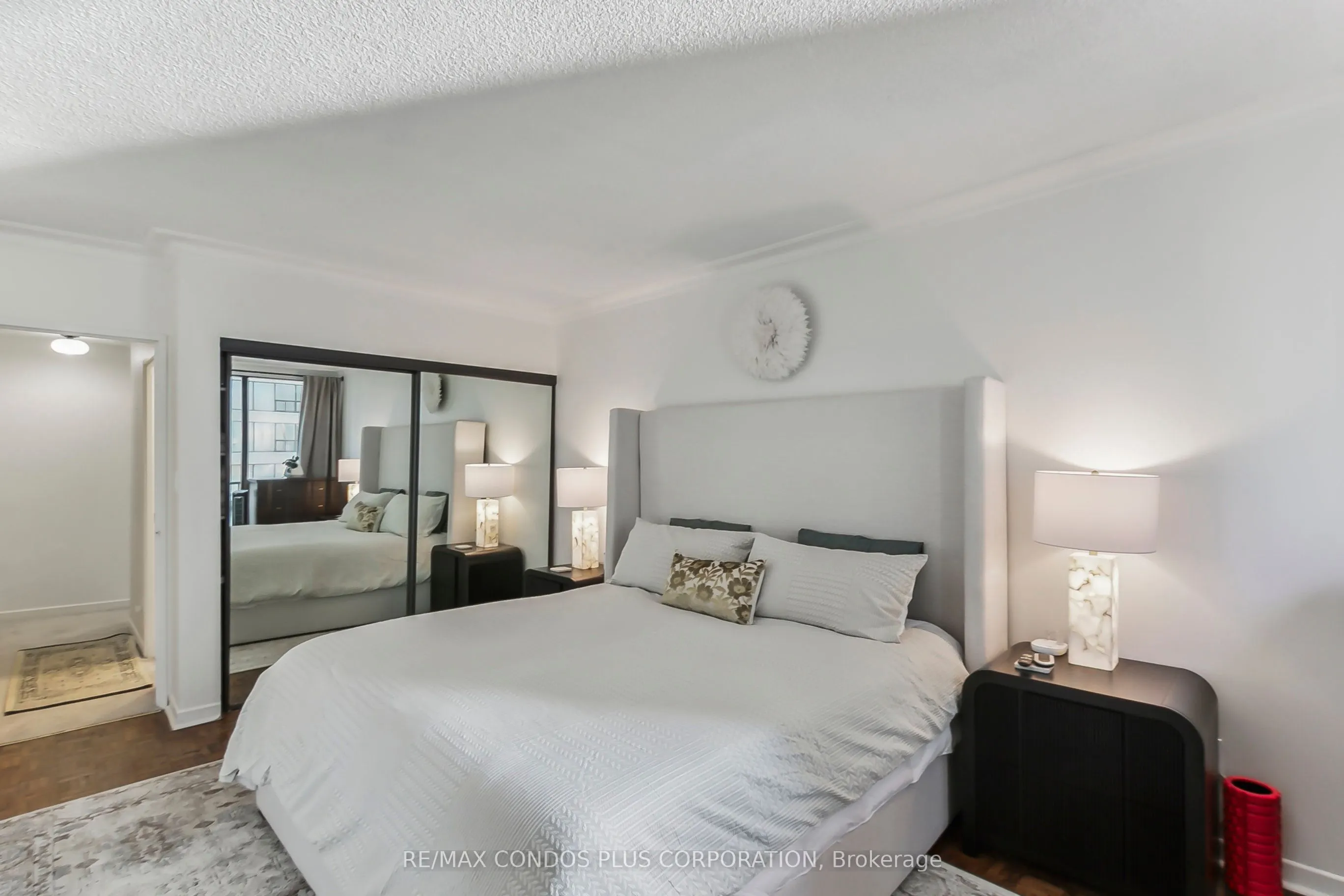 33 HARBOUR Square, #1801