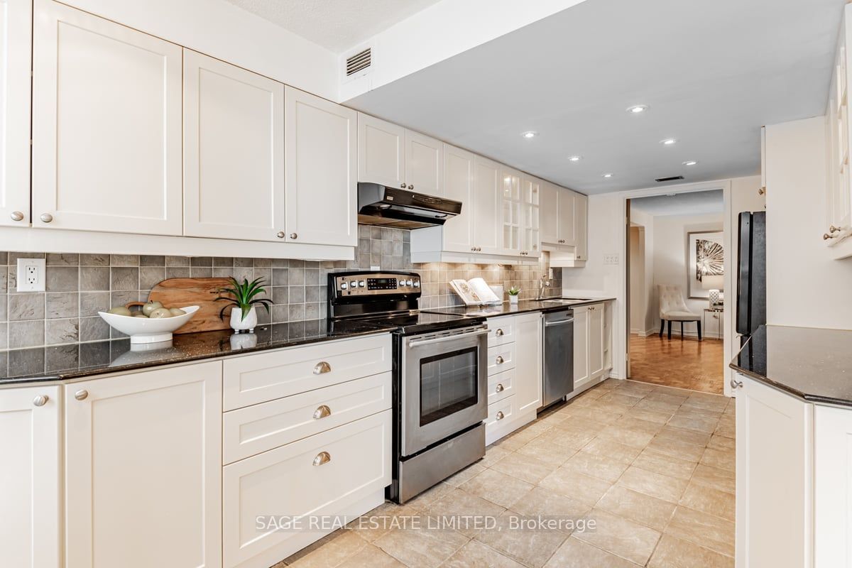 360 Bloor Street E #1007